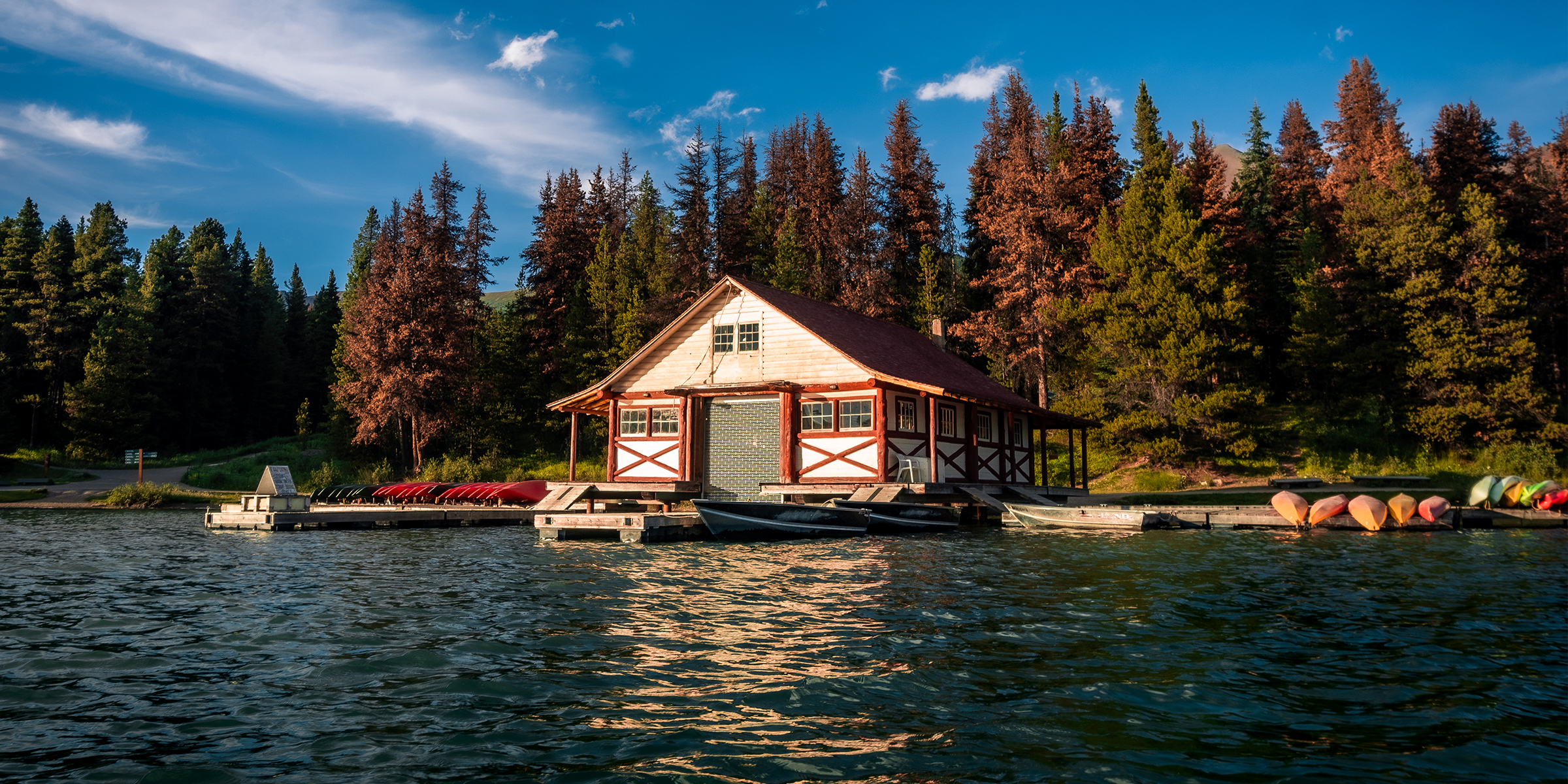 Ein atemberaubendes Haus am See | Quelle: Shutterstock