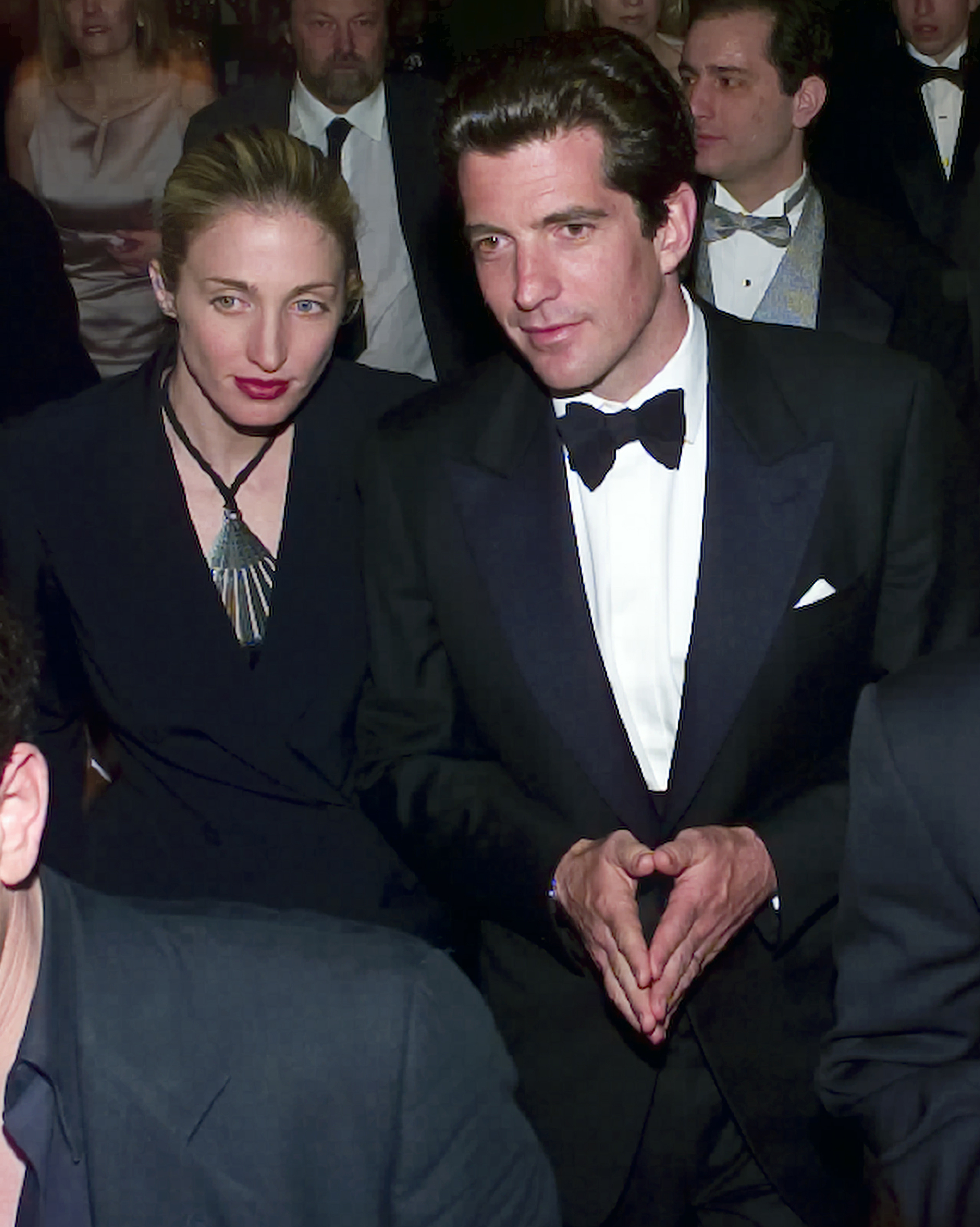 Carolyn Bessette und John F. Kennedy Jr. beim White House Correspondents' Dinner 1999. | Quelle: Getty Images