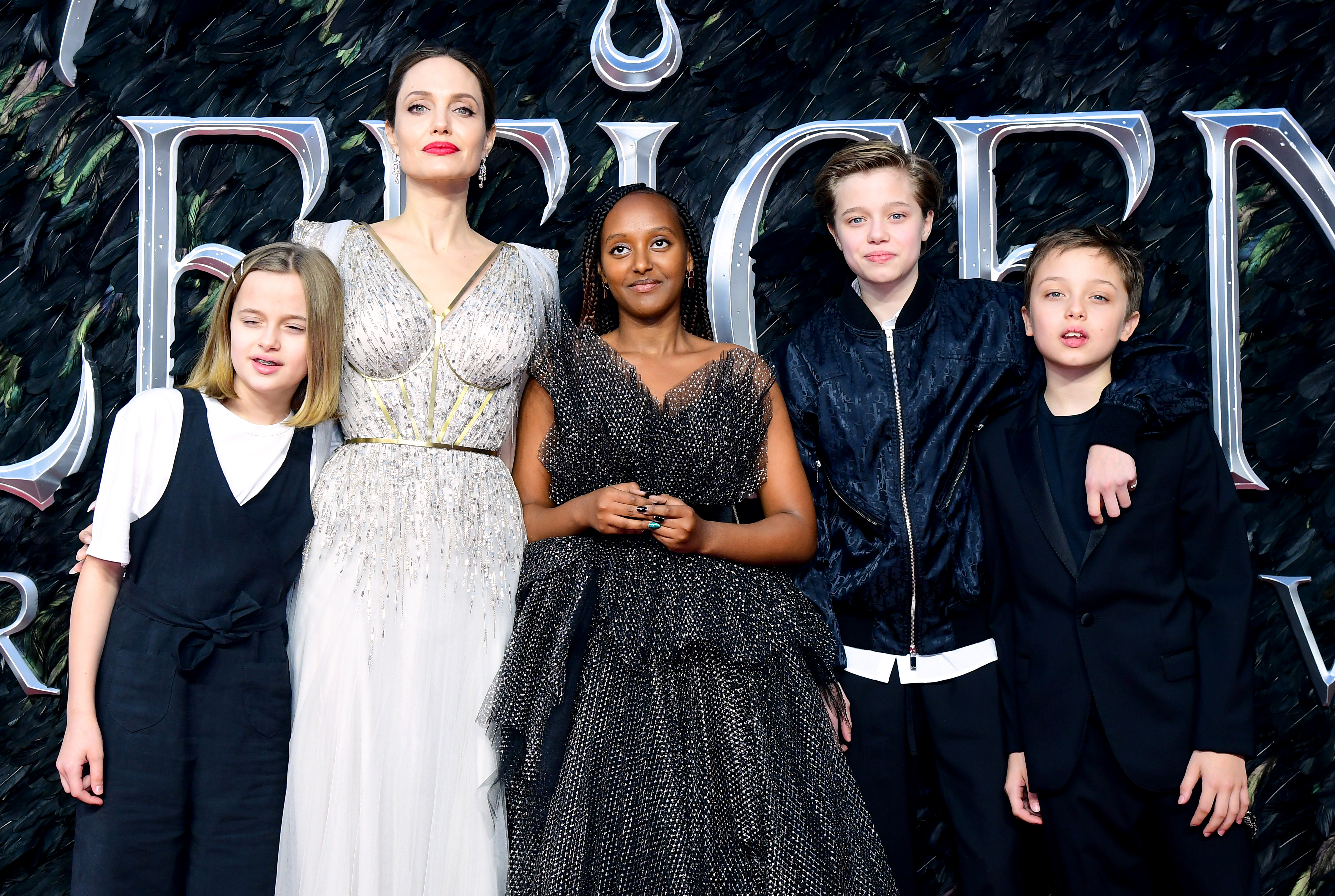 Vivienne Jolie-Pitt, Zahara Jolie-Pitt, Shiloh Jolie-Pitt und Knox Jolie-Pitt während der "Maleficent: Mistress of Evil"-Europapremiere im Imax Waterloo in London am 9. Oktober 2019 | Quelle: Getty Images