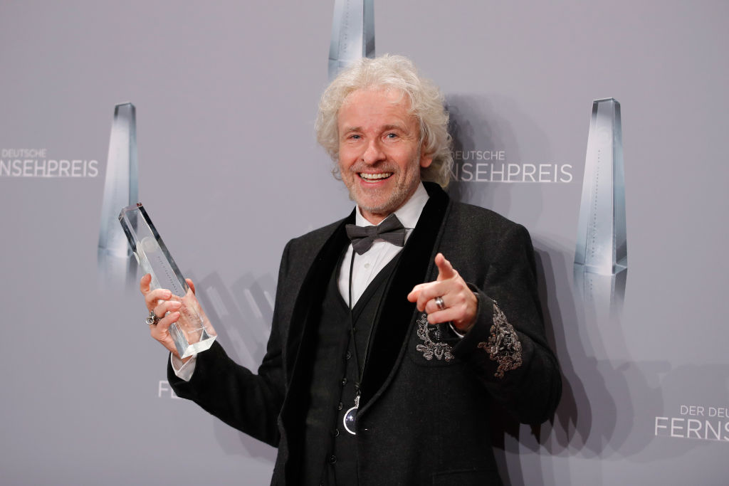 Der Preisträger der Ehrenauszeichnung, Thomas Gottschalk, nimmt am 26. Januar 2018 im Palladium in Köln am Deutschen Fernsehpreis 2018 teil. | Quelle: Getty Images