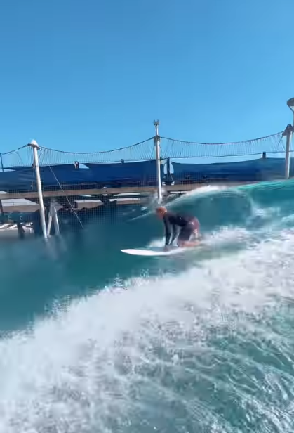 Prinz Harry beim Surfen in Kalifornien, datiert auf den 16. Oktober 2024 | Quelle: Instagram/raimanaworld