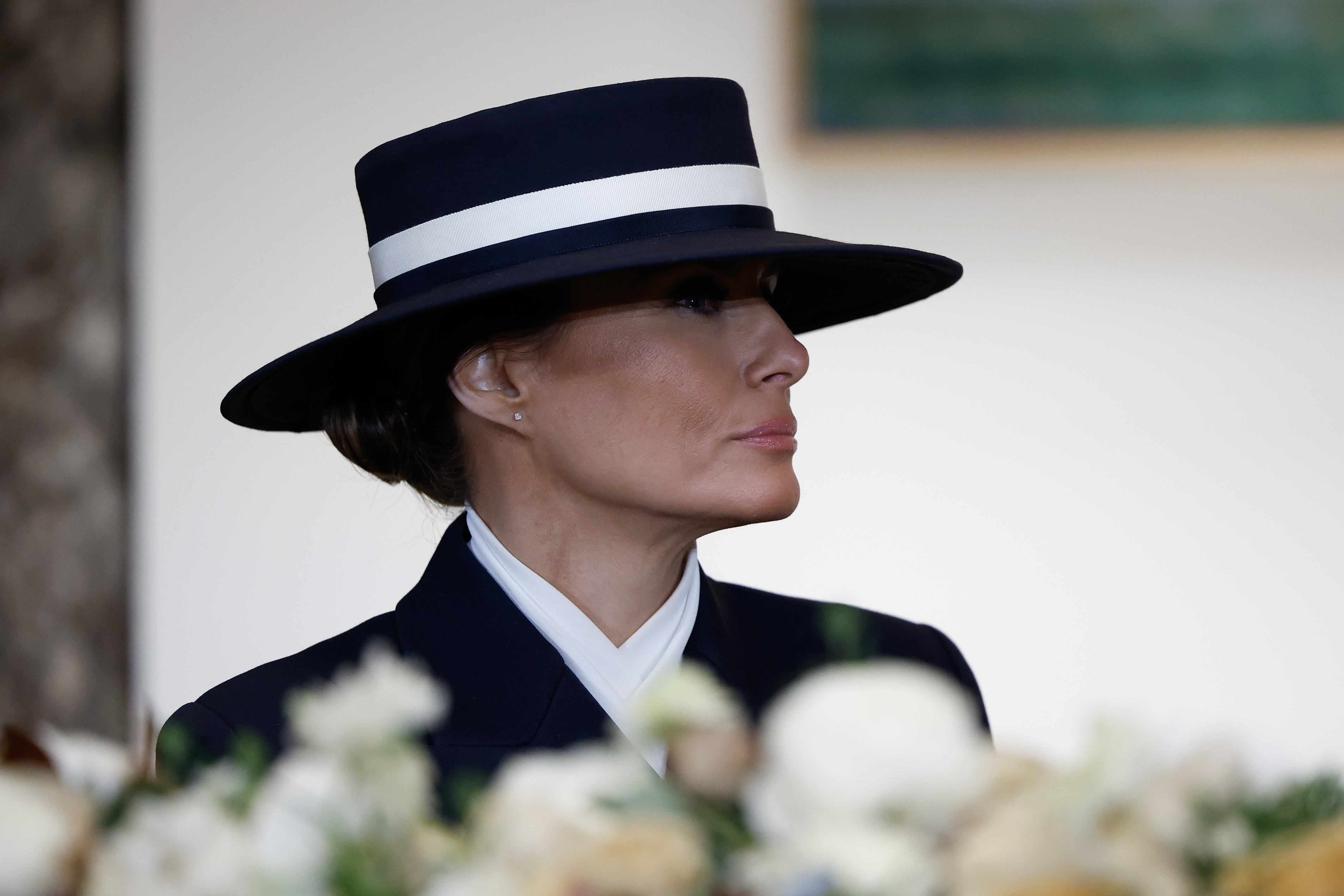 Melania Trump bei einem Mittagessen nach Donald Trumps Amtseinführung. | Quelle: Getty Images