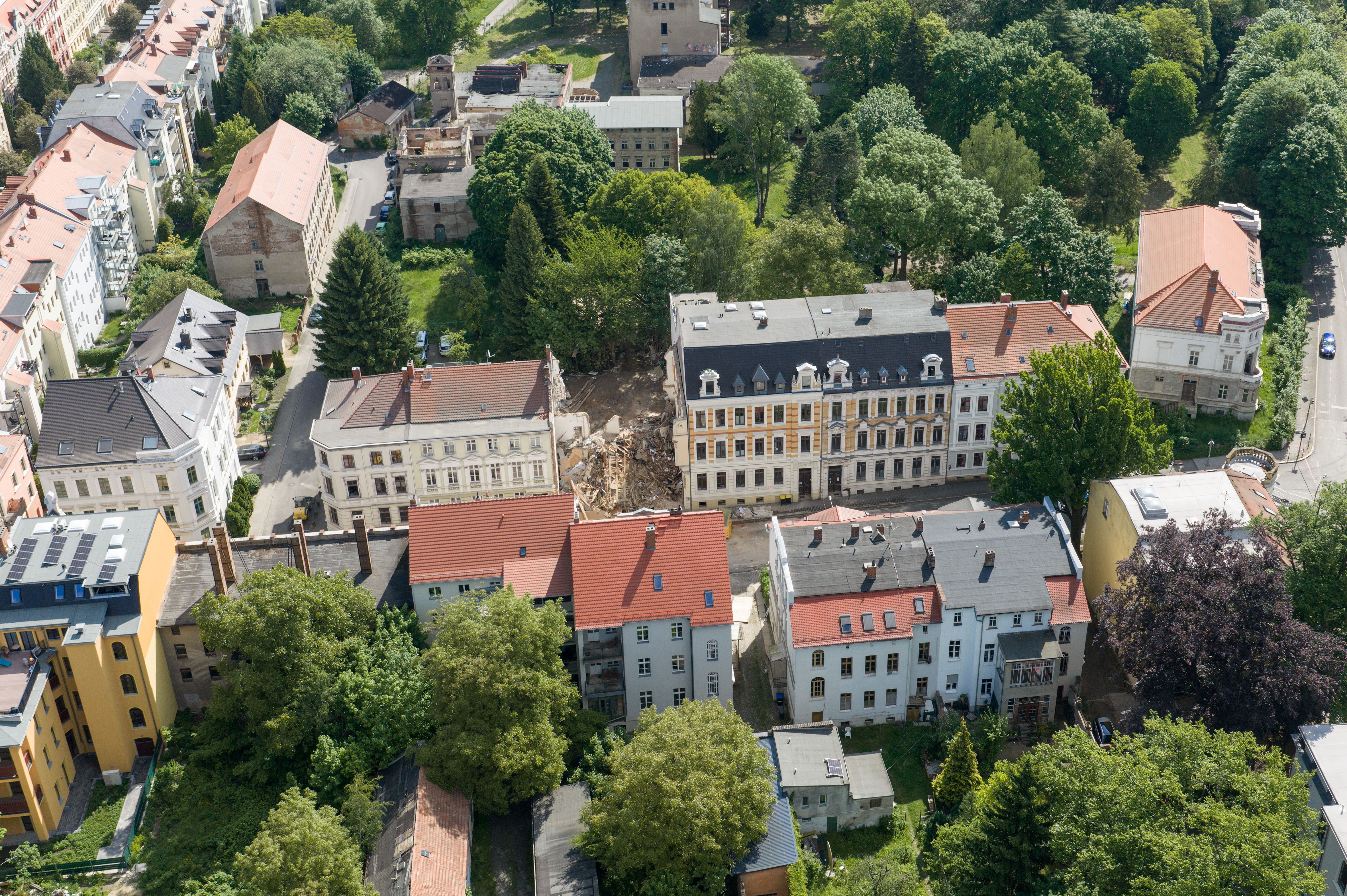 Drohnenaufnahme des eingestürzten Hauses | Quelle: Getty Images