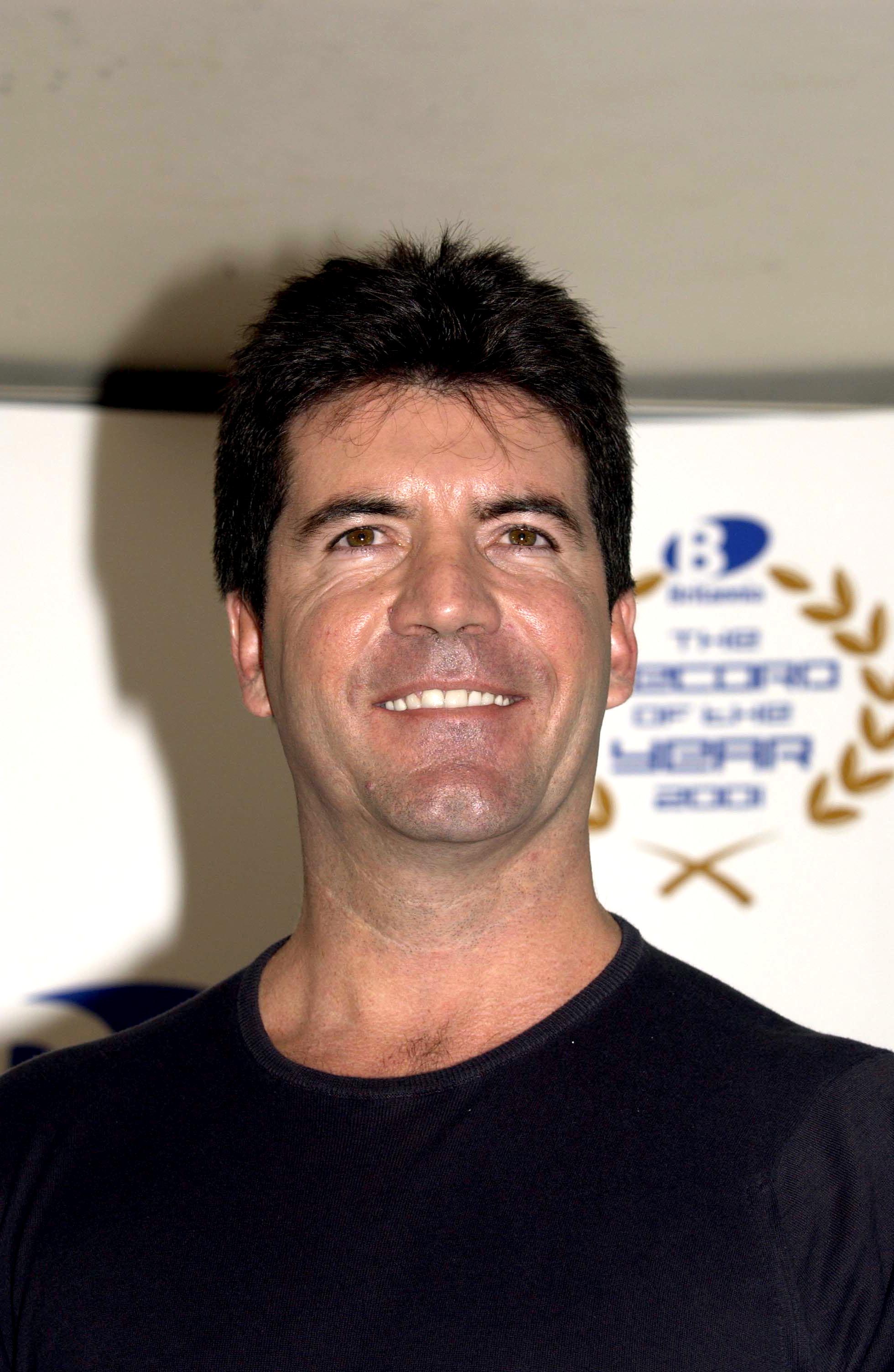 Simon Cowell im Hard Rock Cafe am 22. November 2001 | Quelle: Getty Images