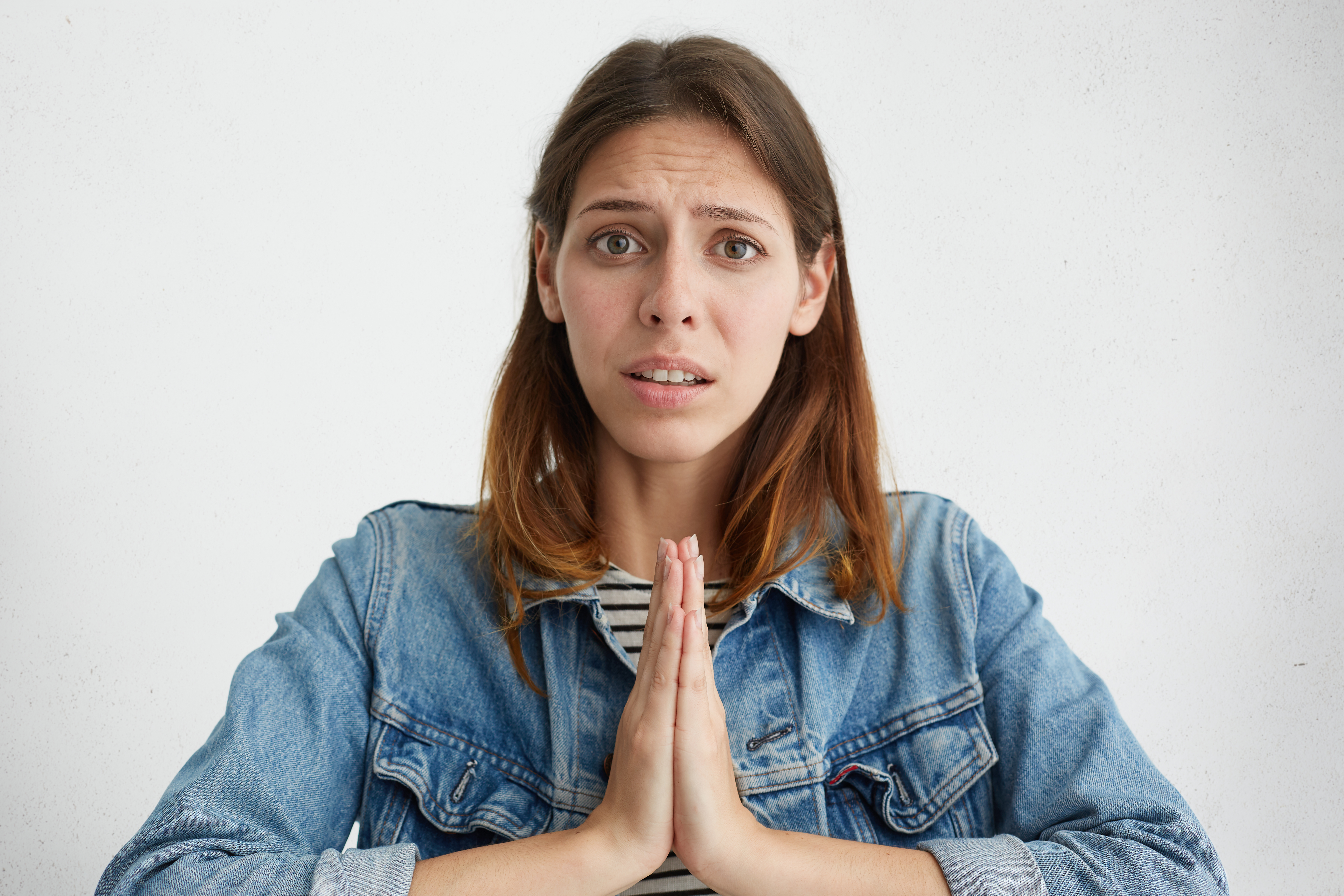 Frau bittet um Vergebung | Shutterstock