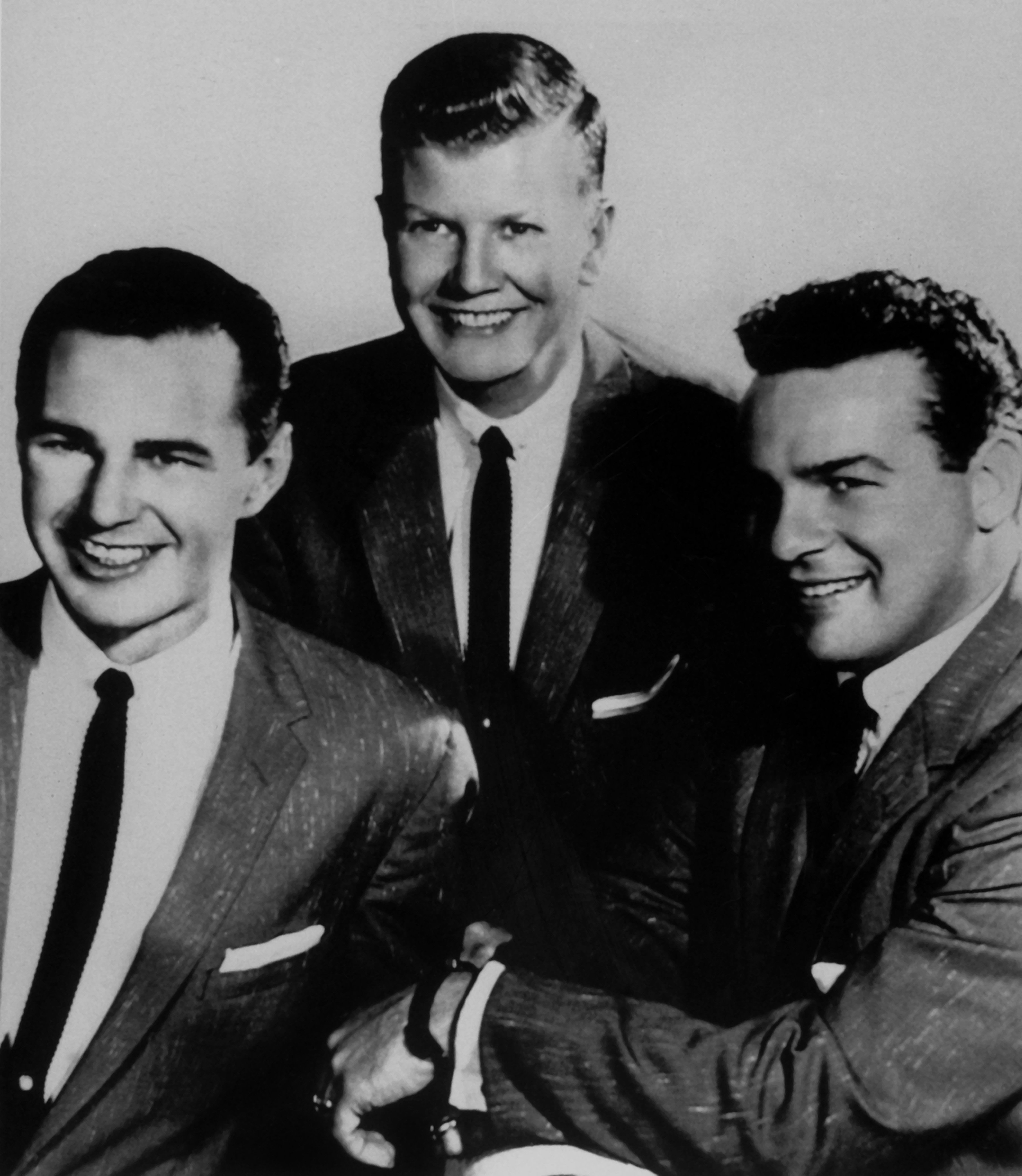 Das Billy Tipton Trio (Billy in der Mitte) posiert für ein Werbefoto in Spokane, Washington, USA, um 1960 | Quelle: Getty Images