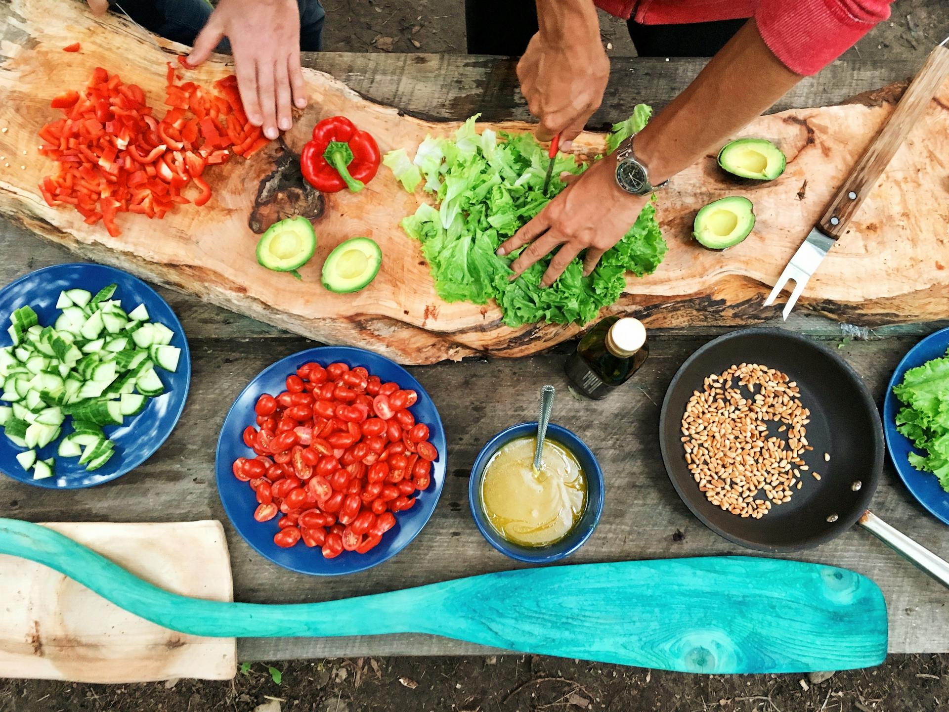 Menschen beim Kochen | Quelle: Pexels