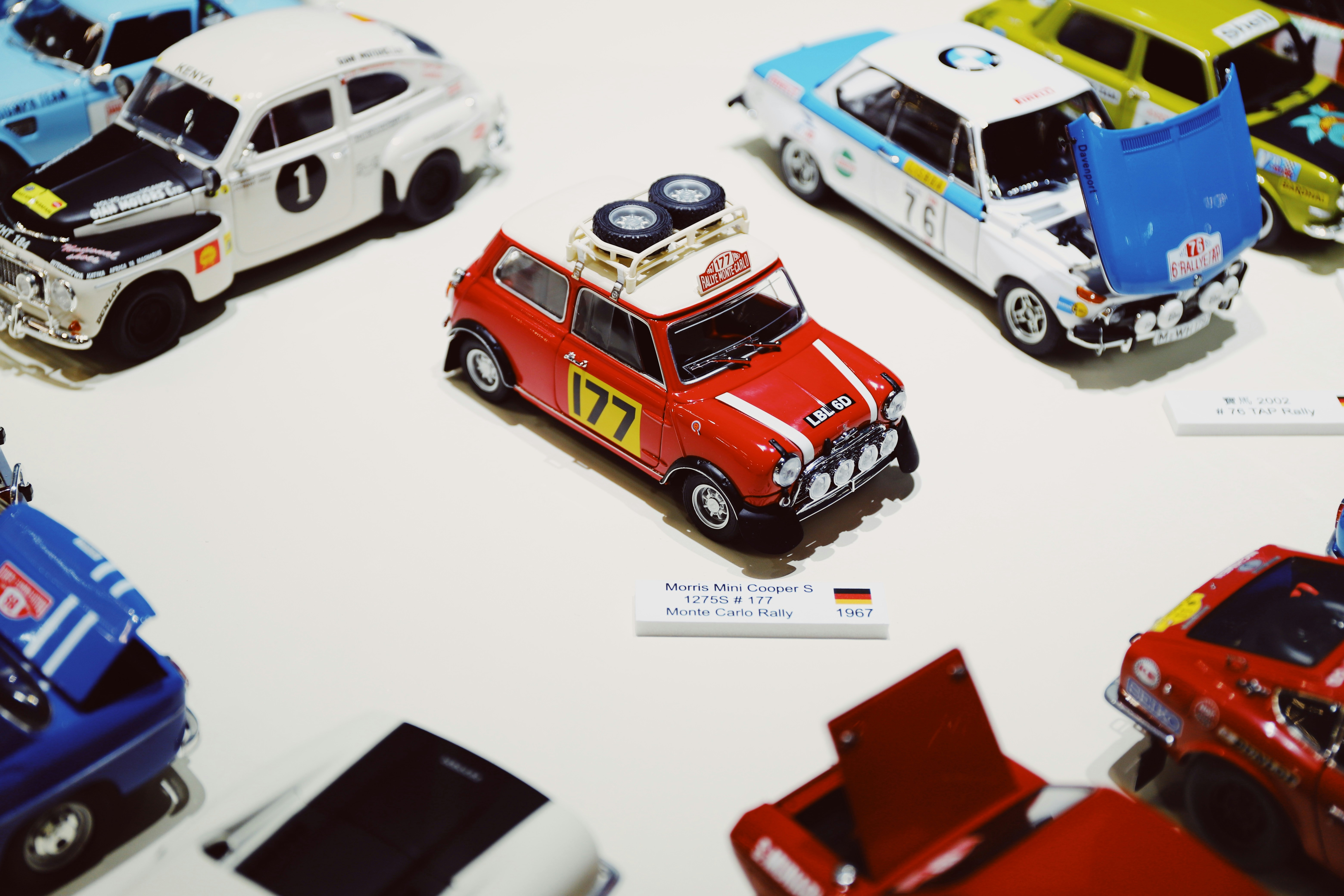 Eine Sammlung von Spielzeugautos | Quelle: Unsplash