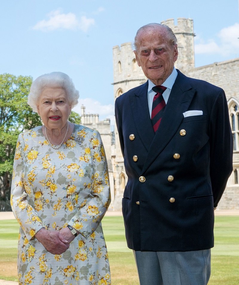 Königin Elizabeth II. und der Herzog von Edinburgh, Schloss Windsor vor seinem 99. Geburtstag. 1. Juli 2020 | Quelle: Getty Images