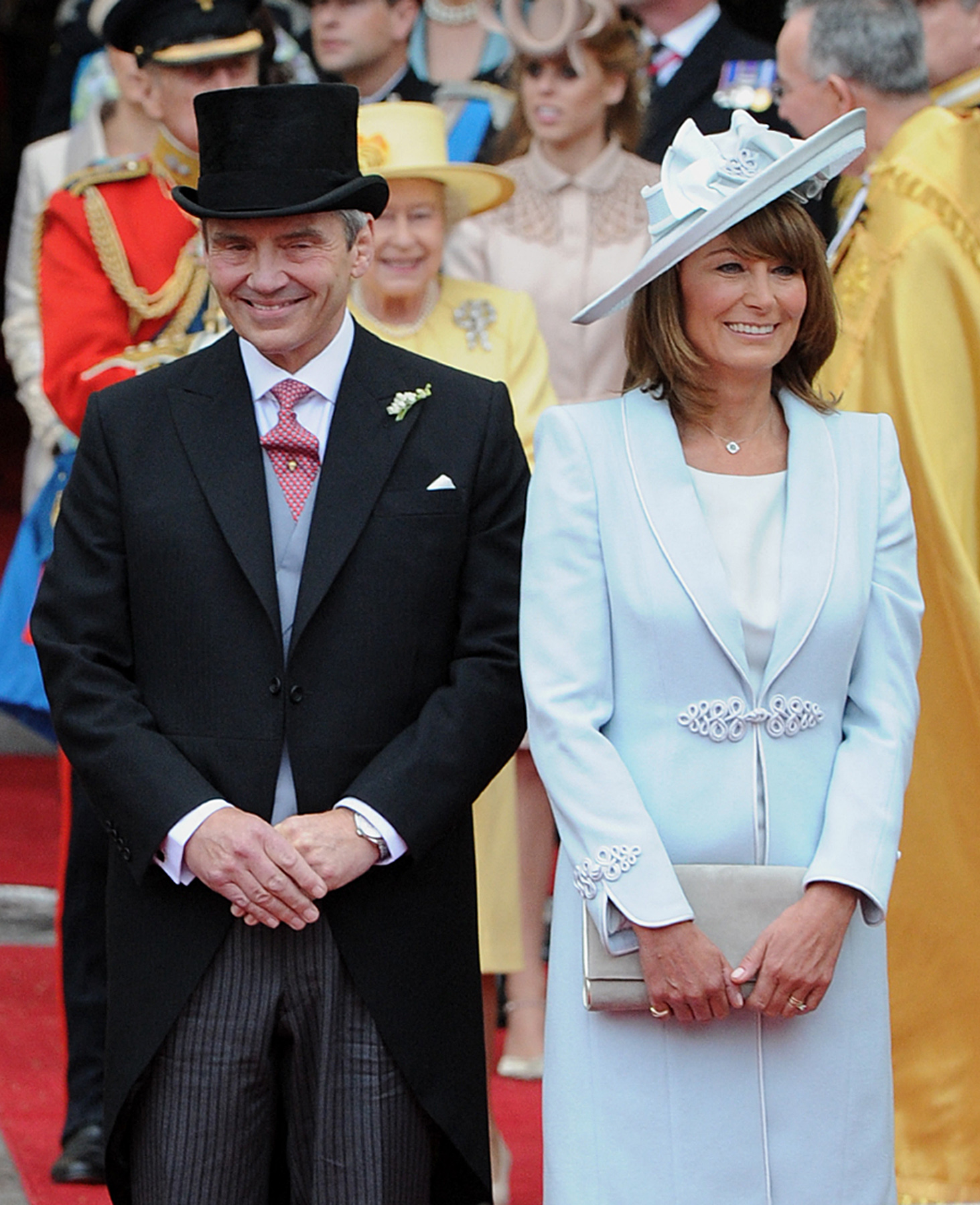 Michael und Carole Middleton verlassen die Westminster Abbey in London nach der Hochzeitszeremonie des britischen Prinzen William und ihrer Tochter am 29. April 2011. | Quelle: Getty Images