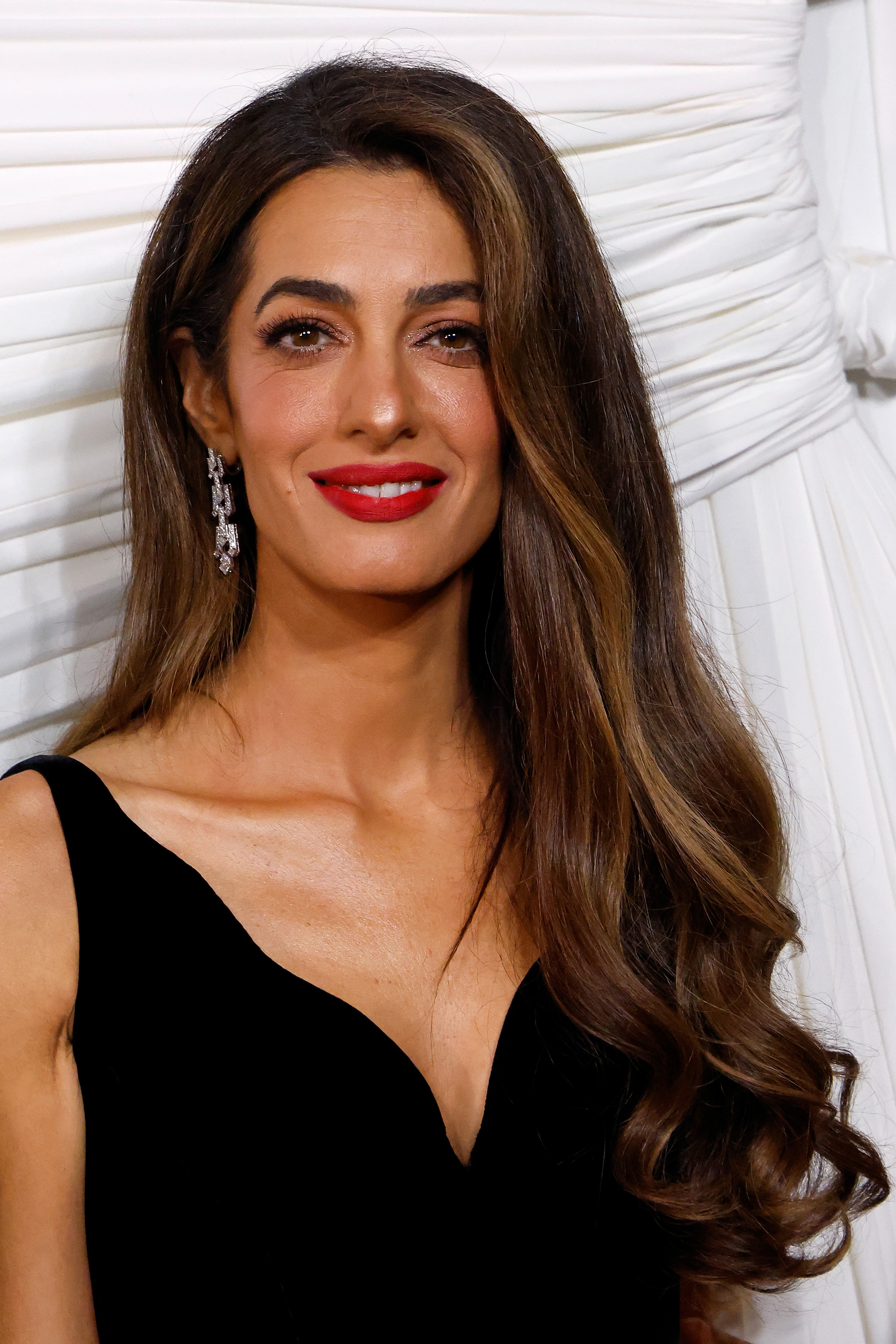 Amal Clooney bei The Albies | Quelle: Getty Images