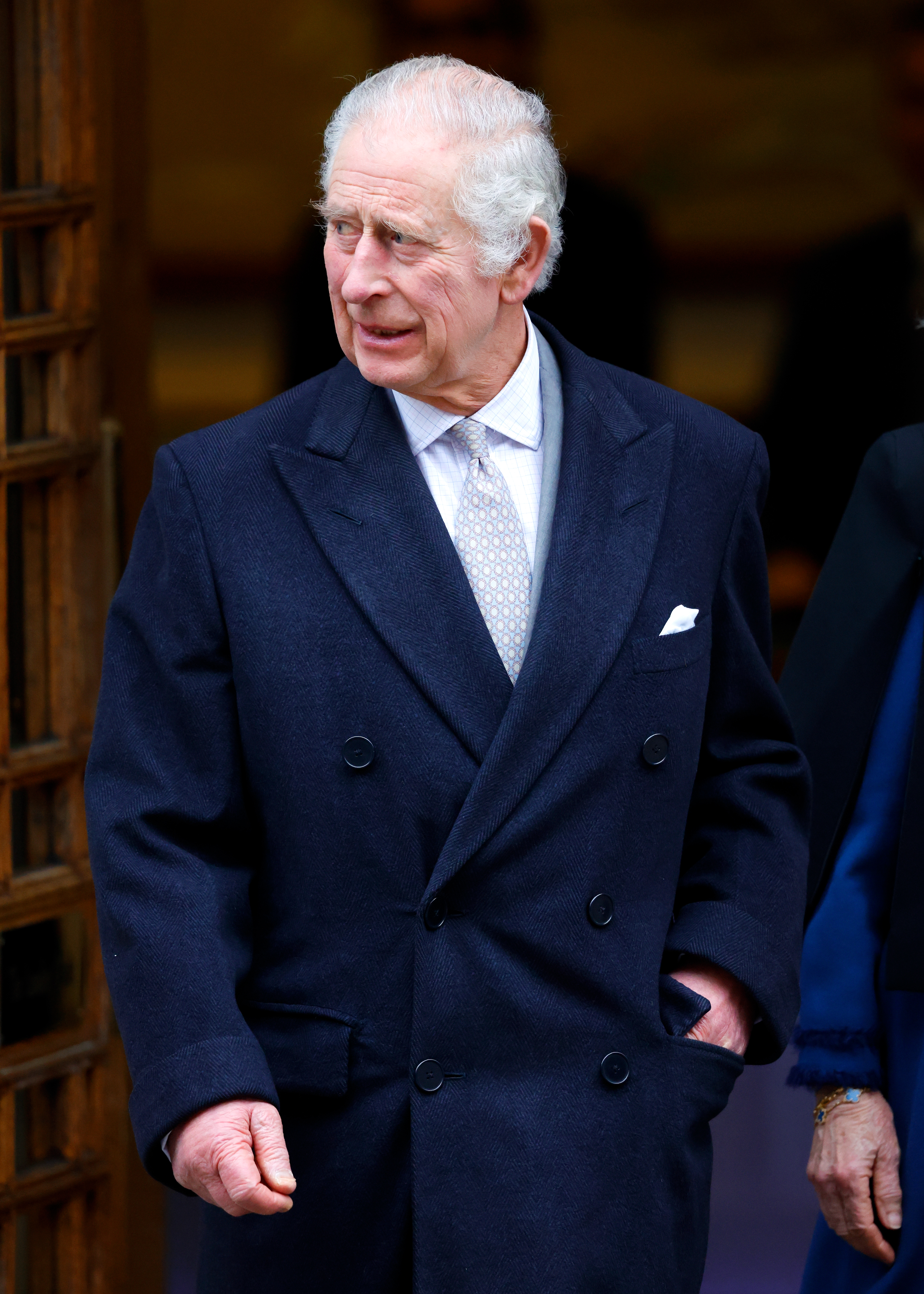 König Karl III. verlässt die Londoner Klinik, nachdem er sich am 29. Januar 2024 in London, England, einem Eingriff zur Korrektur einer vergrößerten Prostata unterzogen hat: Getty Images
