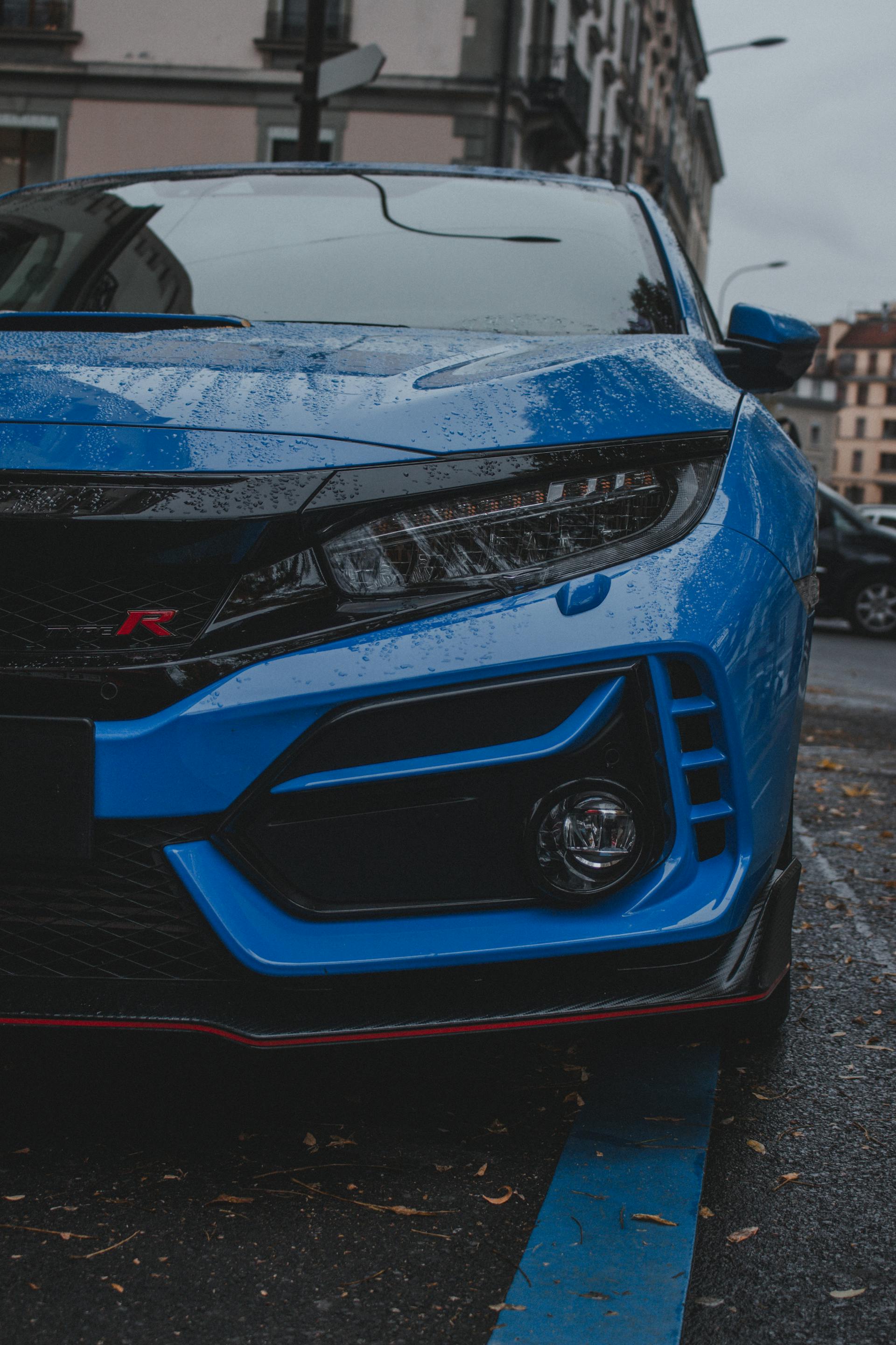 Eine Nahaufnahme eines blauen Autos | Quelle: Pexels