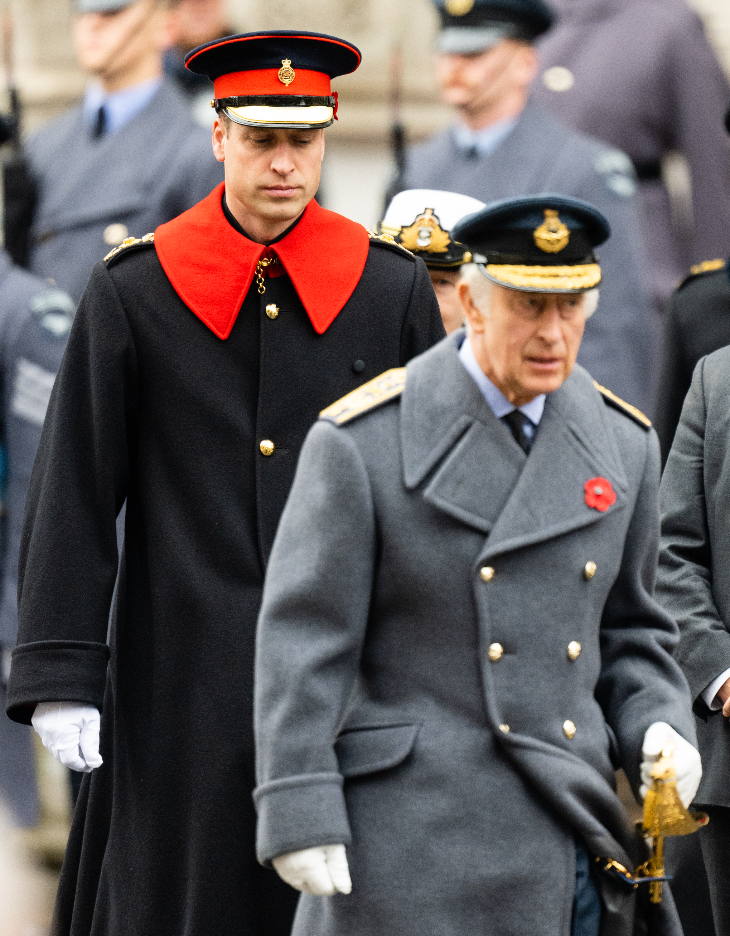 Prinz William und König Charles III. beim nationalen Gedenkgottesdienst am Cenotaph am 12. November 2023 in London, England | Quelle: Getty Images