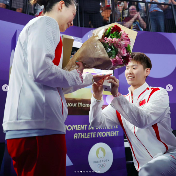 Liu Yuchen macht Huang Ya Qiong während der Olympischen Spiele in Paris einen Heiratsantrag, gepostet am 3. August 2024 | Quelle: Instagram/hyq28