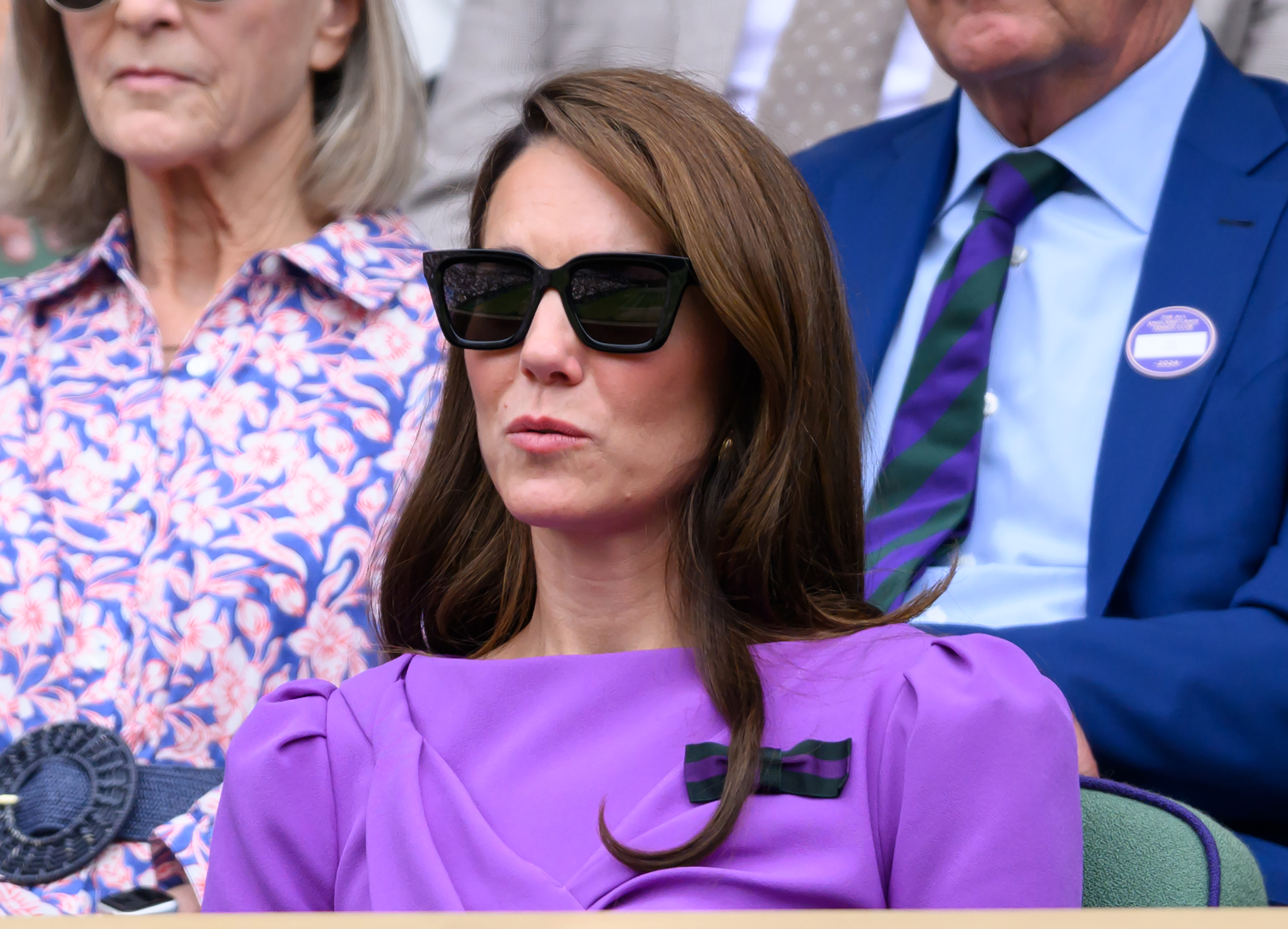 Kate Middleton am Rande des Centre Court bei den Wimbledon Tennis Championships am 14. Juli 2024 in London, England. | Quelle: Getty Images