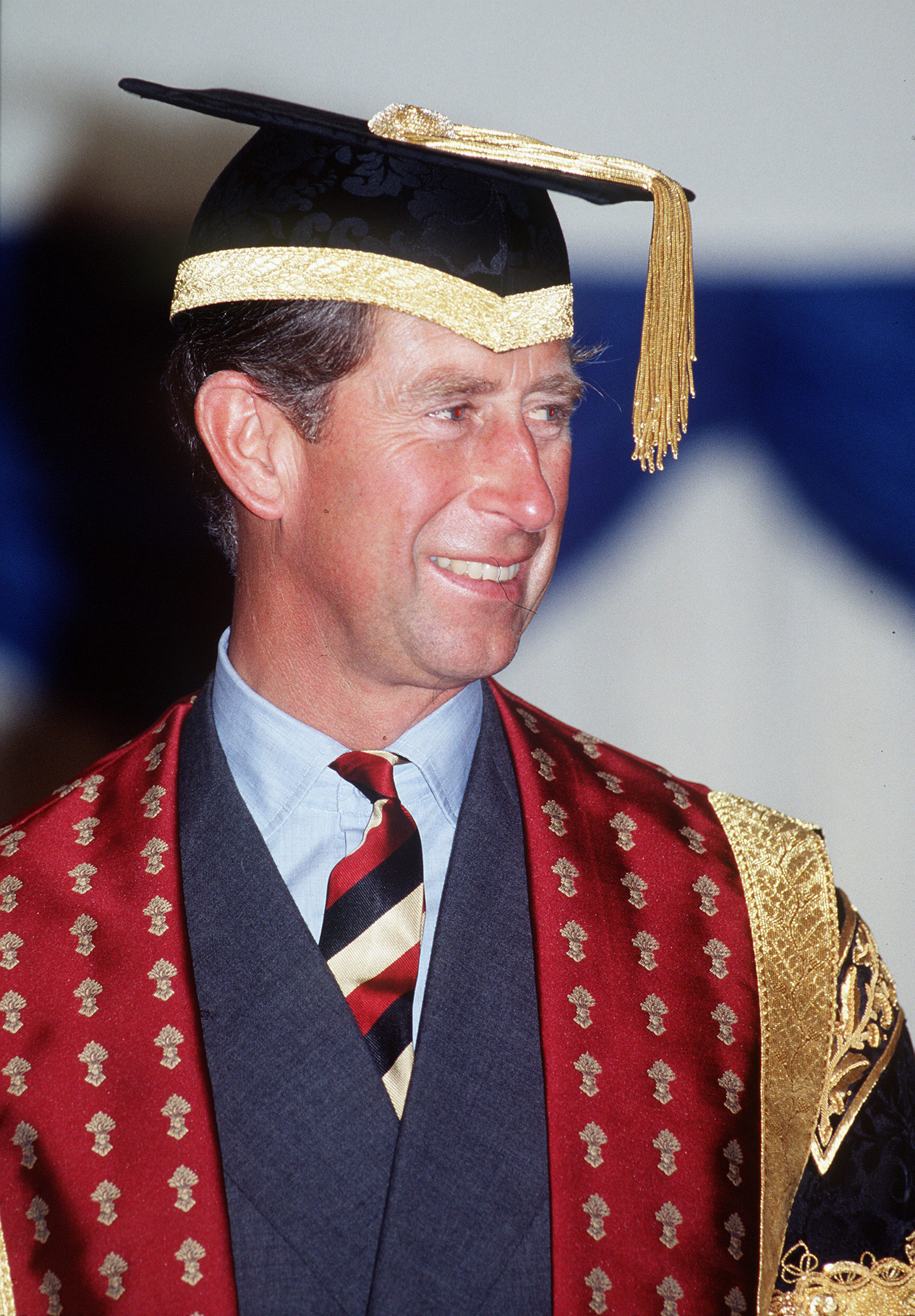 Prinz Charles, Prinz von Wales, nimmt am 7. Oktober 1995 an einer Abschlussfeier am Royal Agricultural College in Cirencester, England, teil. | Quelle: Getty Images