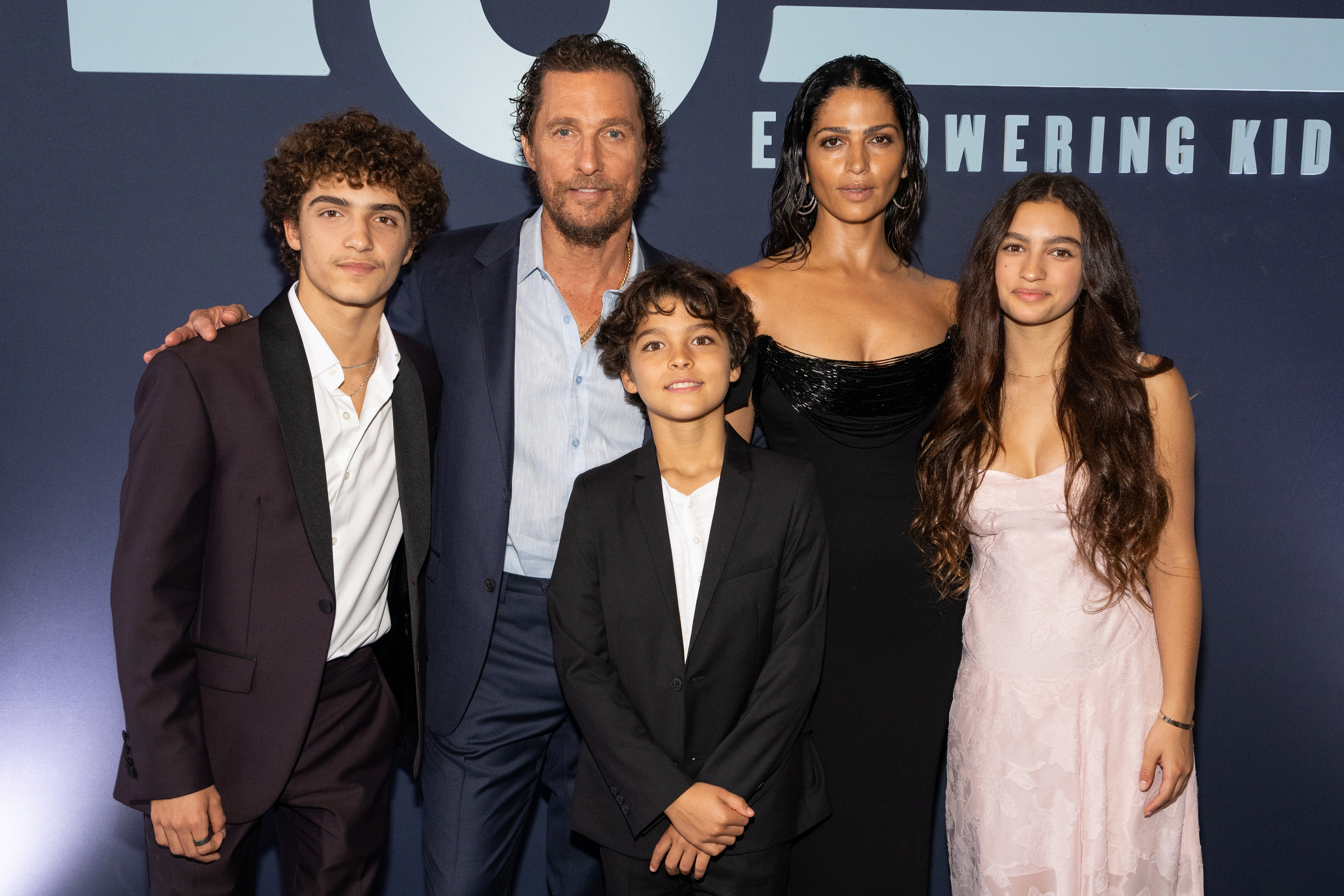 Levi, Matthew, Livingston, Camila Alves und Vida McConaughey besuchen die 12. jährliche Mack, Jack & McConaughey Gala im ACL Live in Austin, Texas, am 25. April 2024 | Quelle: Getty Images