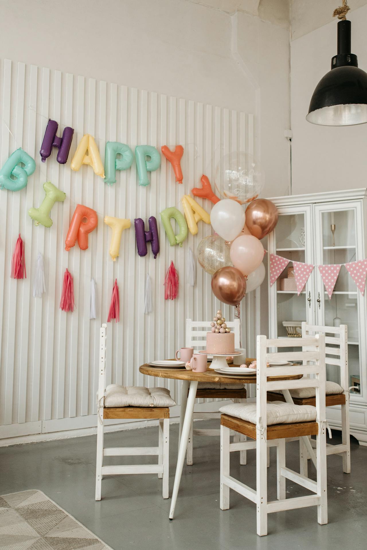 Aufbau einer Geburtstagsparty | Quelle: Pexels