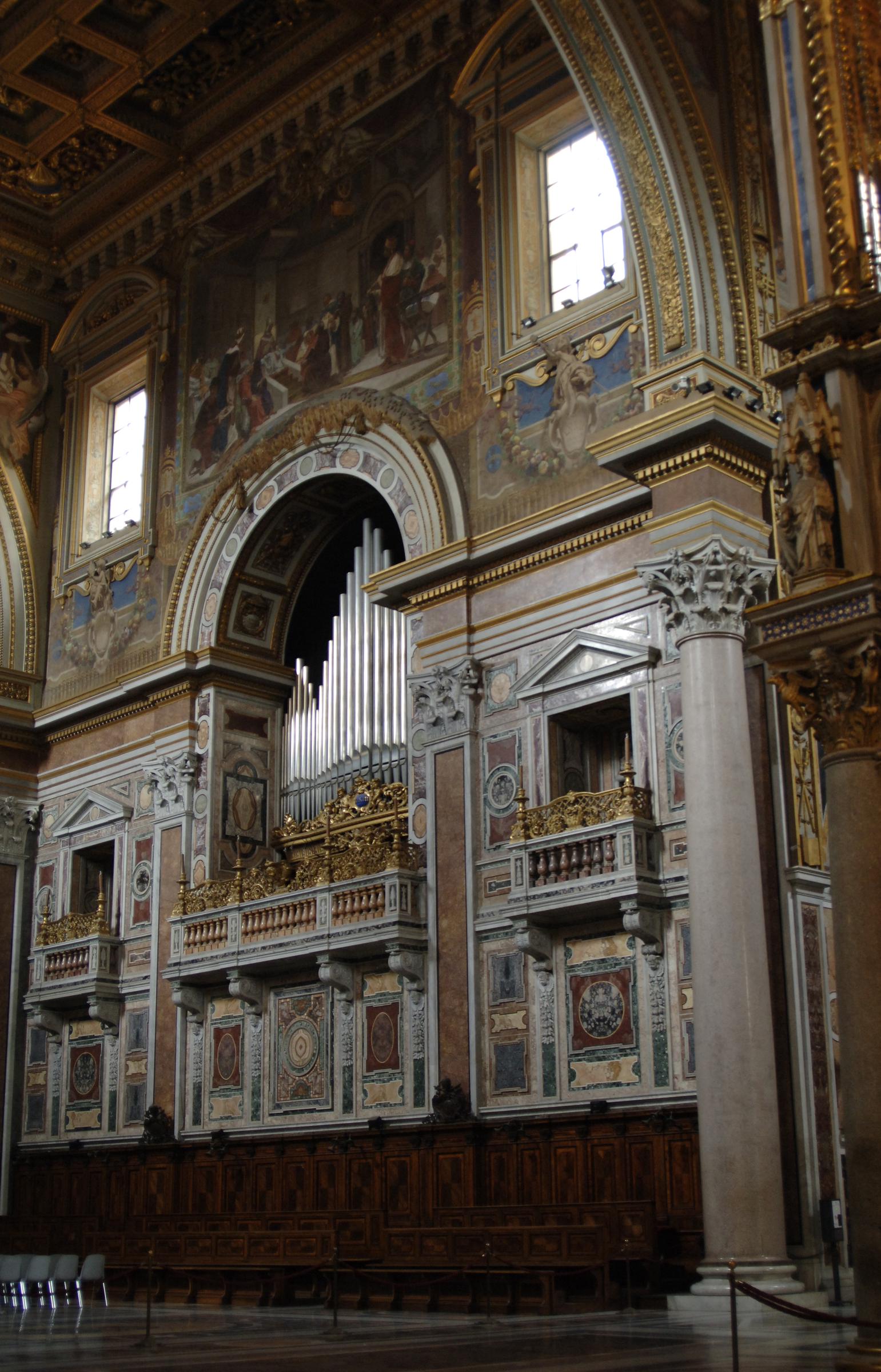 Im Inneren der Lateranbasilika in Rom, Italien. | Quelle: Getty Images