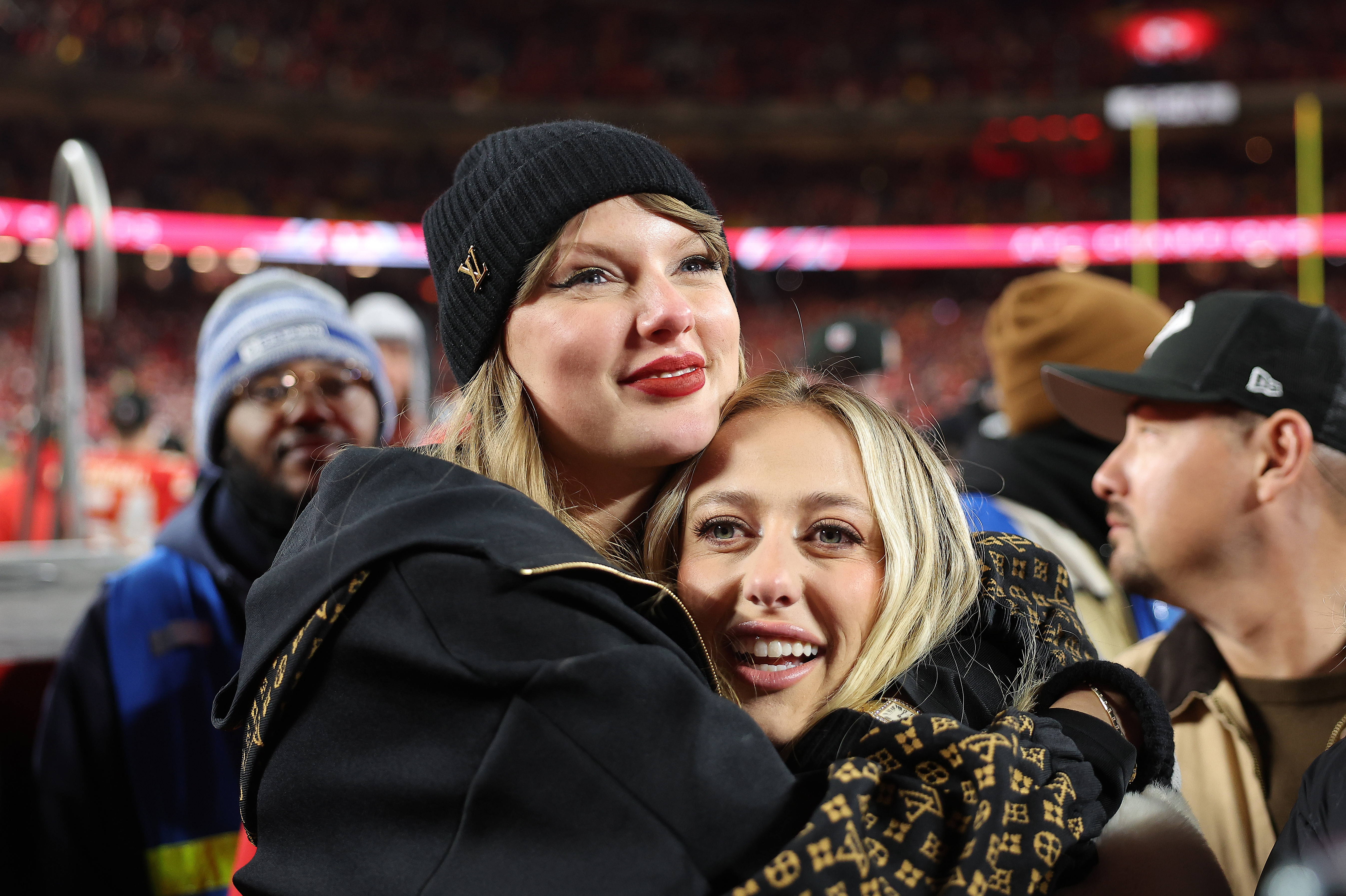 Taylor Swift und Brittany Mahomes während des AFC Championship Game im GEHA Field at Arrowhead Stadium am 26. Januar 2025 in Kansas City, Missouri. | Quelle: Getty Images