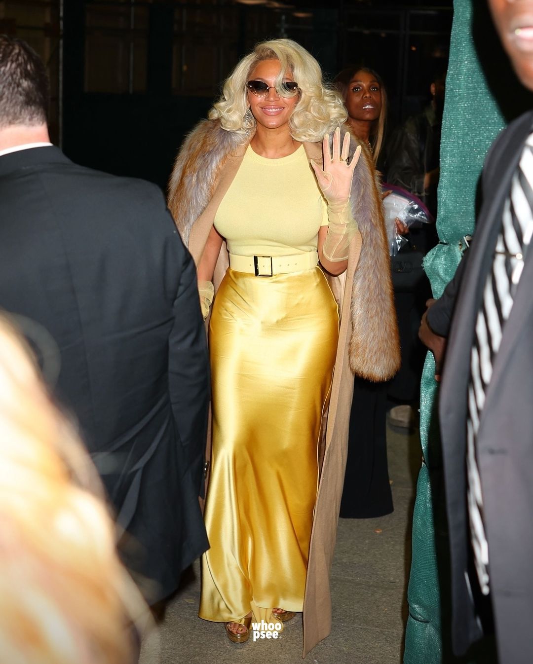 Beyonce Knowles besucht die Glamour Women of the Year Awards, um Tina Knowles zu unterstützen, aus einem Instagram-Post vom 9. Oktober 2024 | Quelle: Instagram/whoopsee.it/