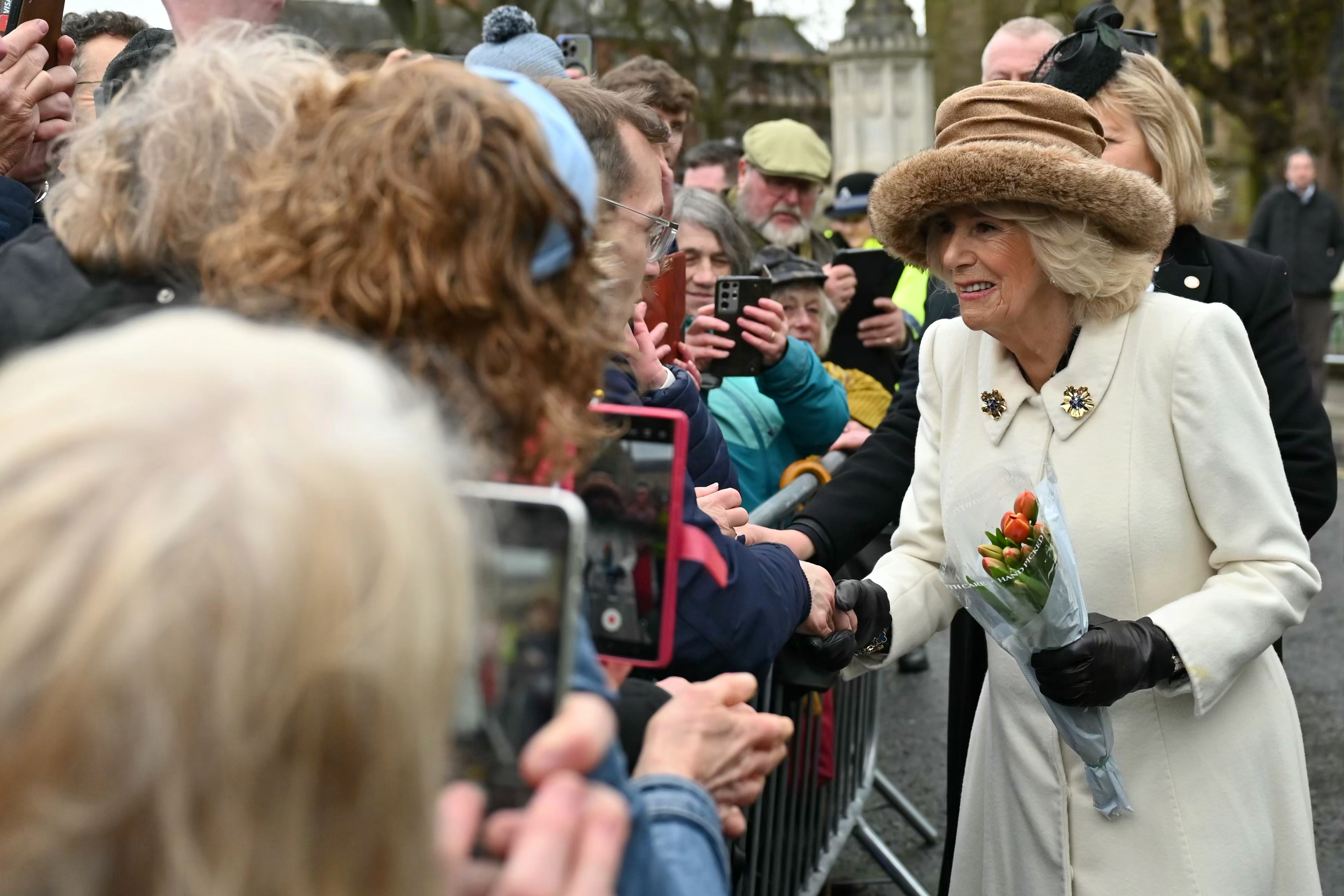 Königin Camilla nimmt am 28. März 2024 in der Kathedrale von Worcester, England, am königlichen Maundy-Gottesdienst teil. | Quelle: Getty Images