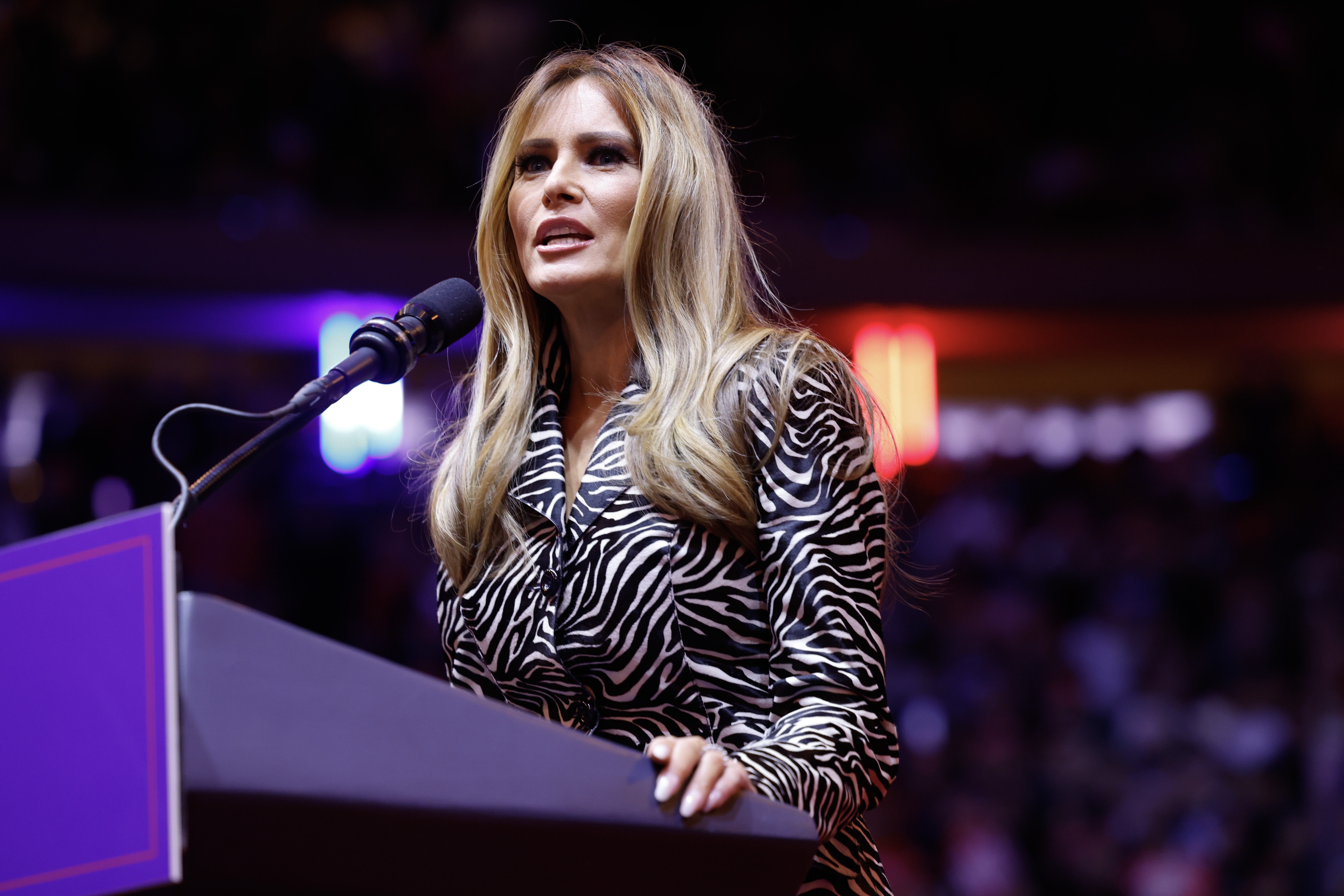 Melania Trump spricht während einer Wahlkampfveranstaltung in New York City am 27. Oktober 2024. | Quelle: Getty Images