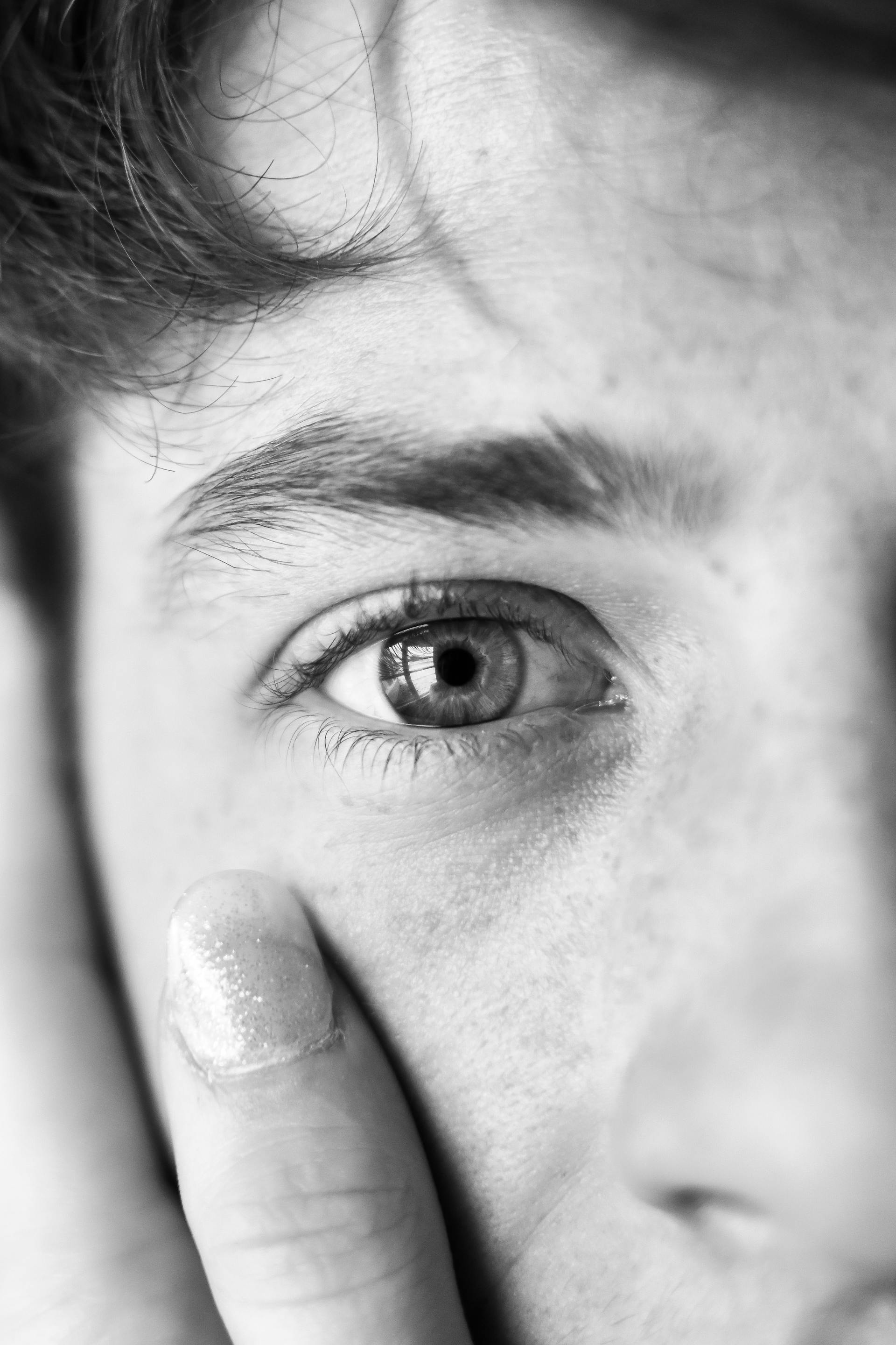 Graustufenfoto des Auges eines Mannes | Quelle: Pexels