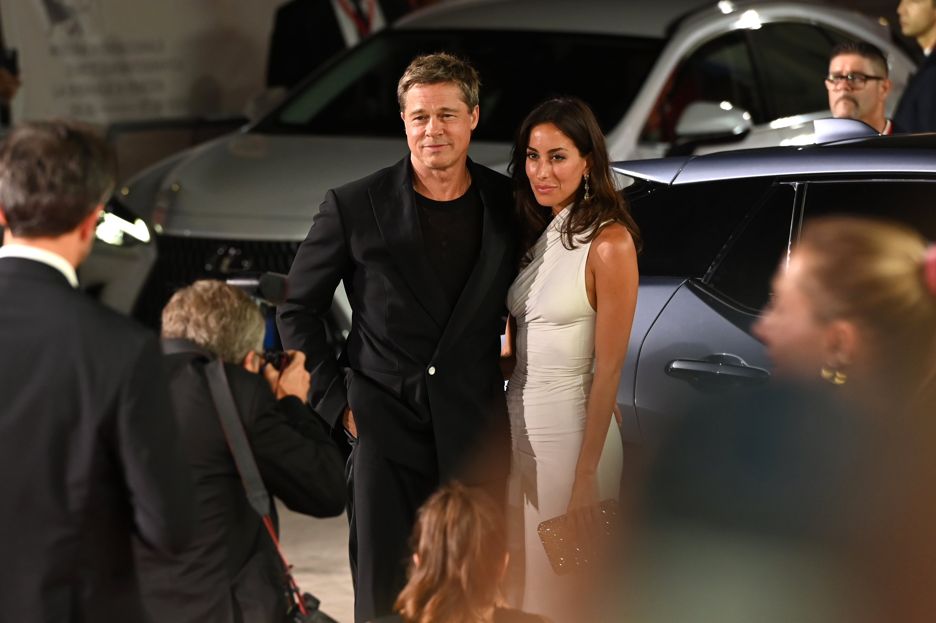 Brad Pitt und Ines de Ramon kommen am 1. September 2024 zu den 81. Internationalen Filmfestspielen von Venedig in Venedig, Italien | Quelle: Getty Images