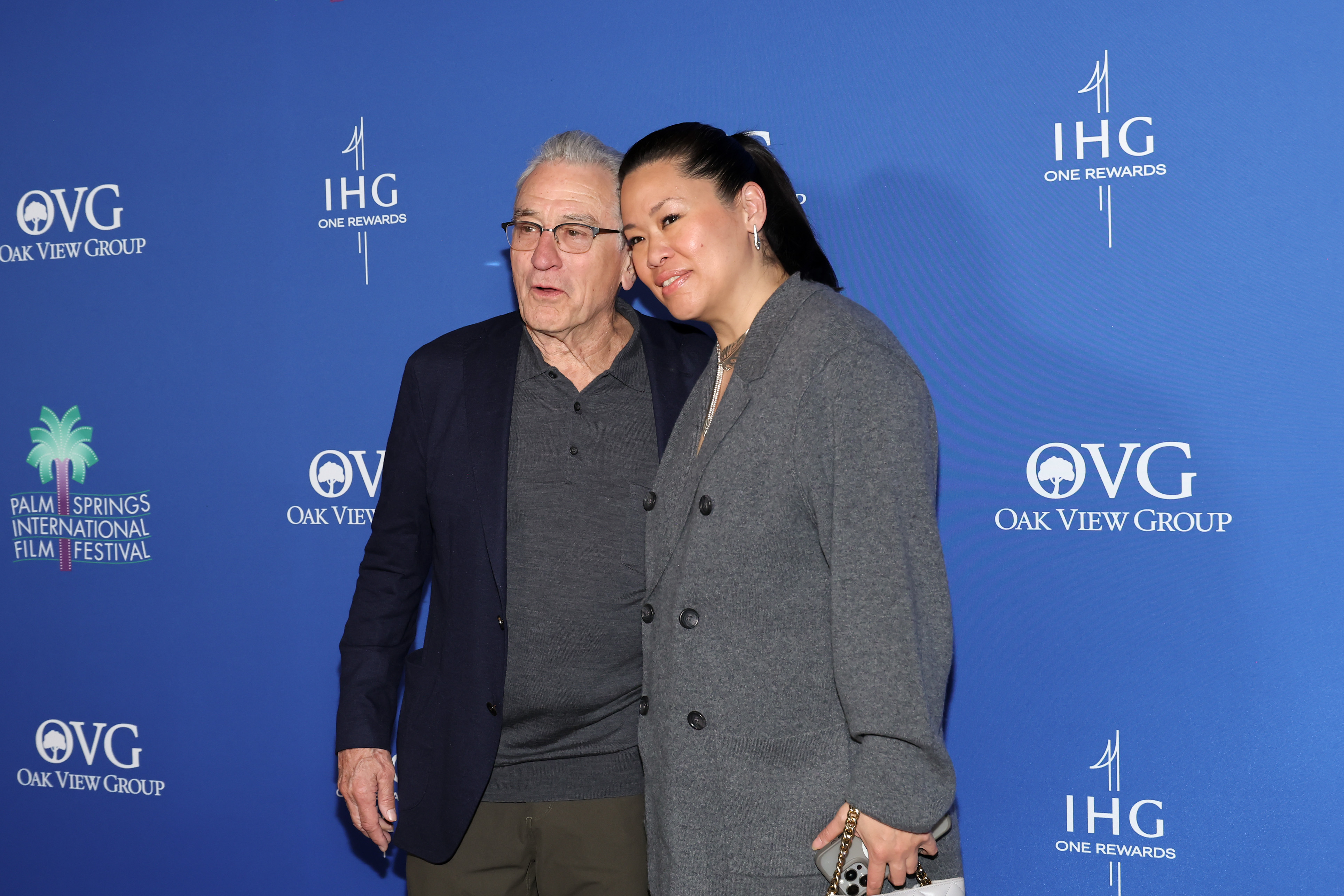 Robert De Niro und Tiffany Chen bei den 2024 Palm Springs International Film Festival Film Awards in Palm Springs, Kalifornien, am 4. Januar 2024 | Quelle: Getty Images