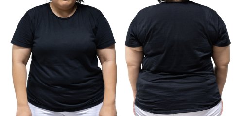 Frau in weitem, schwarzem Shirt | Quelle: Shutterstock