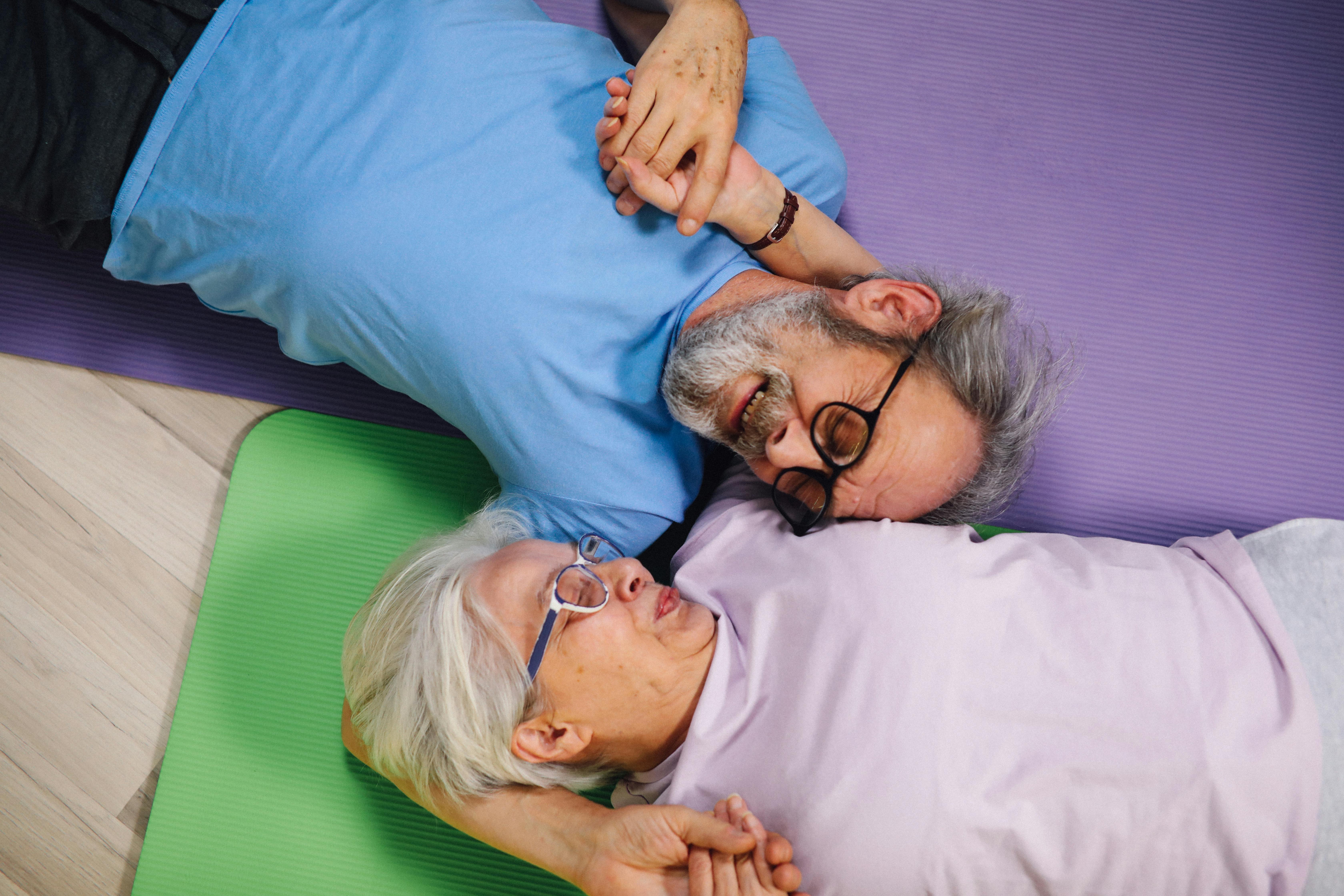 Leahs Vater lernt Brenda bei einem Yoga-Kurs kennen, der Beginn ihrer Probleme | Quelle: Pexels