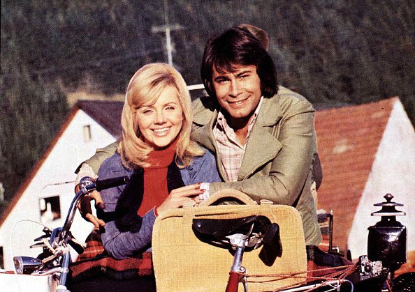 Roy Black und Barbara Nielson, Schwarzwaldfahrt Aus Liebeskummer, 1973 | Quelle: Getty Images