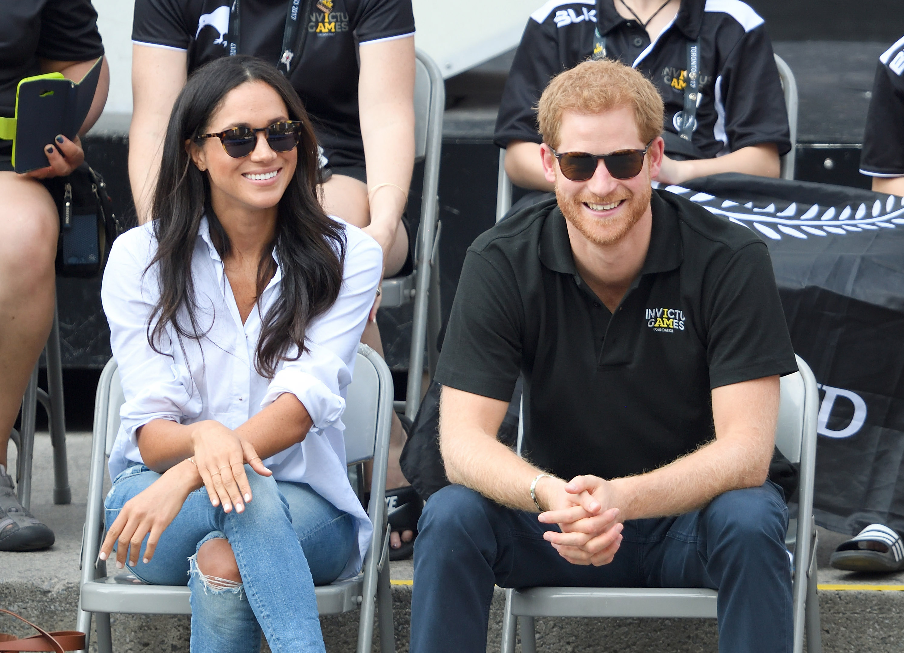 Harry und Meghan besuchten während der Invictus Games 2017 in Toronto ein Rollstuhltennis-Spiel – einer ihrer ersten gemeinsamen öffentlichen Auftritte, bevor sie ihre Verlobung bekannt gaben. | Quelle: Getty Images