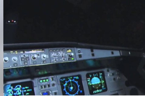 Im Inneren des Cockpits des Flugzeugs | Quelle: Facebook.com/Express Tribune