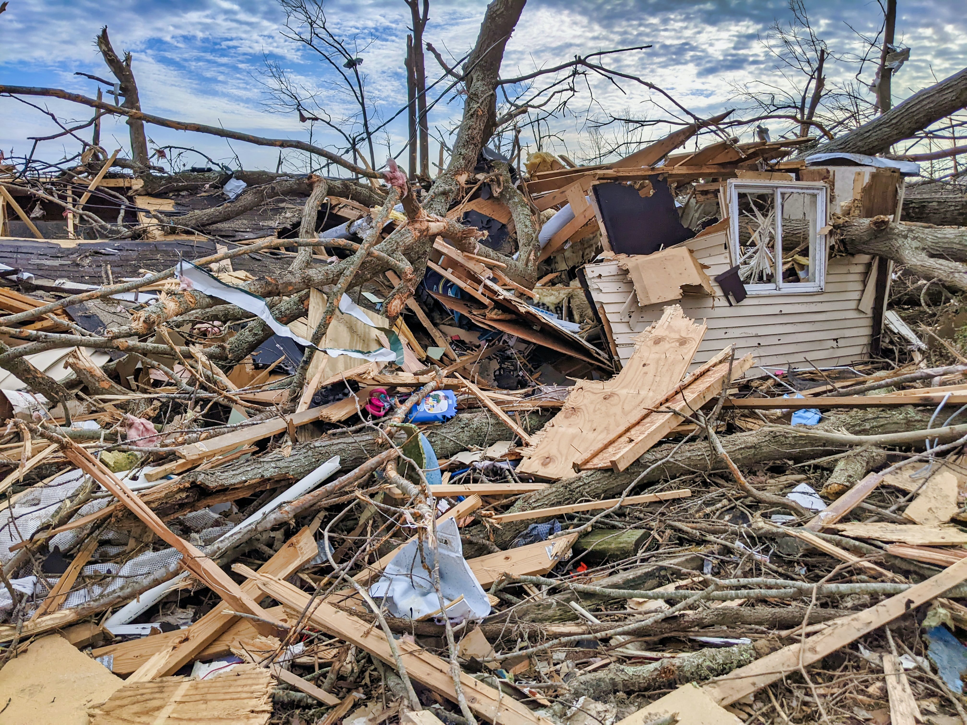 Dianes Haus wurde von einem Tornado zerstört. | Quelle: Unsplash