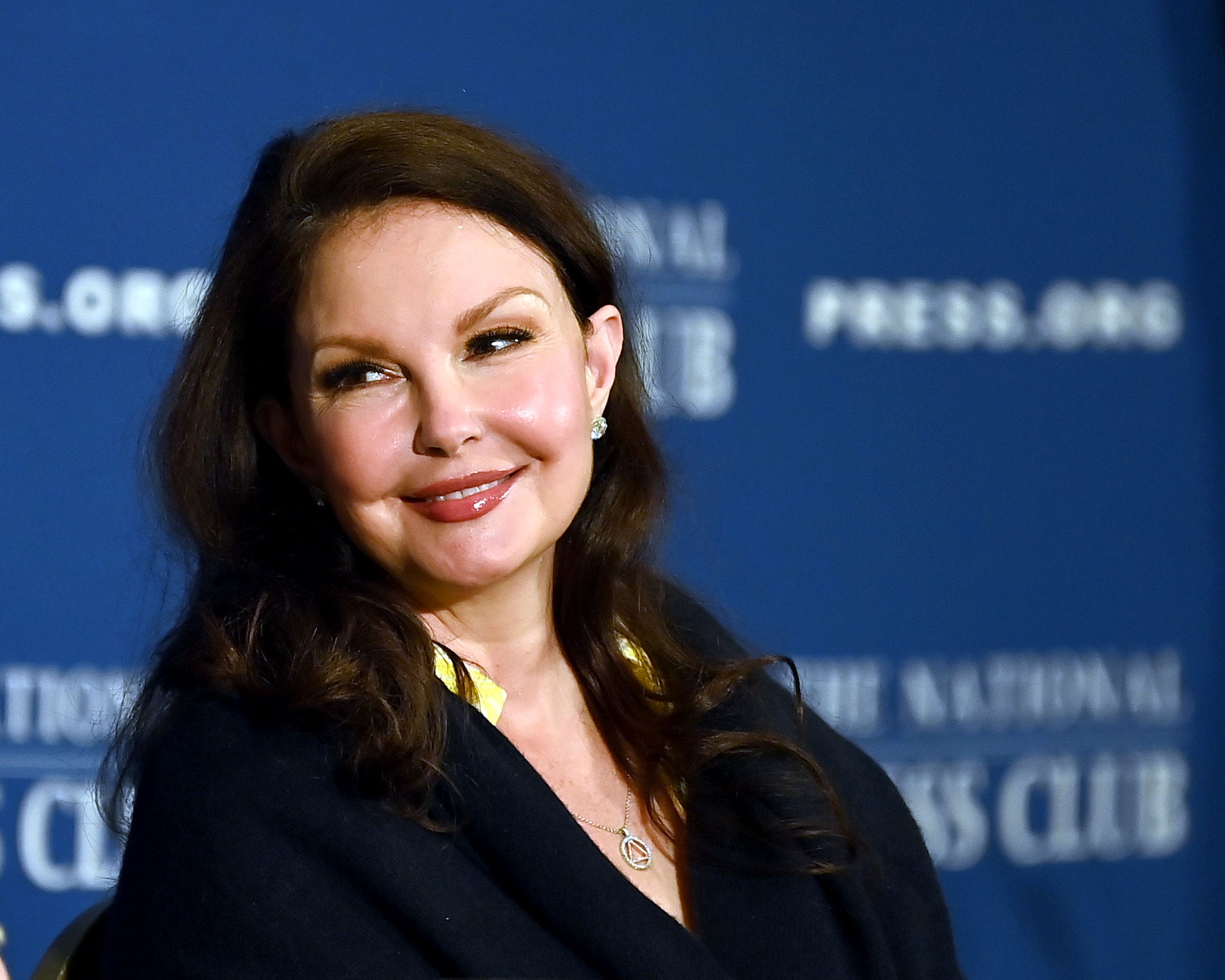 Ashley Judd diskutiert die Notwendigkeit einer verantwortungsvollen und respektvollen Berichterstattung über Selbstmorde bei einem Mittagessen in Washington, DC, am 9. Mai 2023. | Quelle: Getty Images
