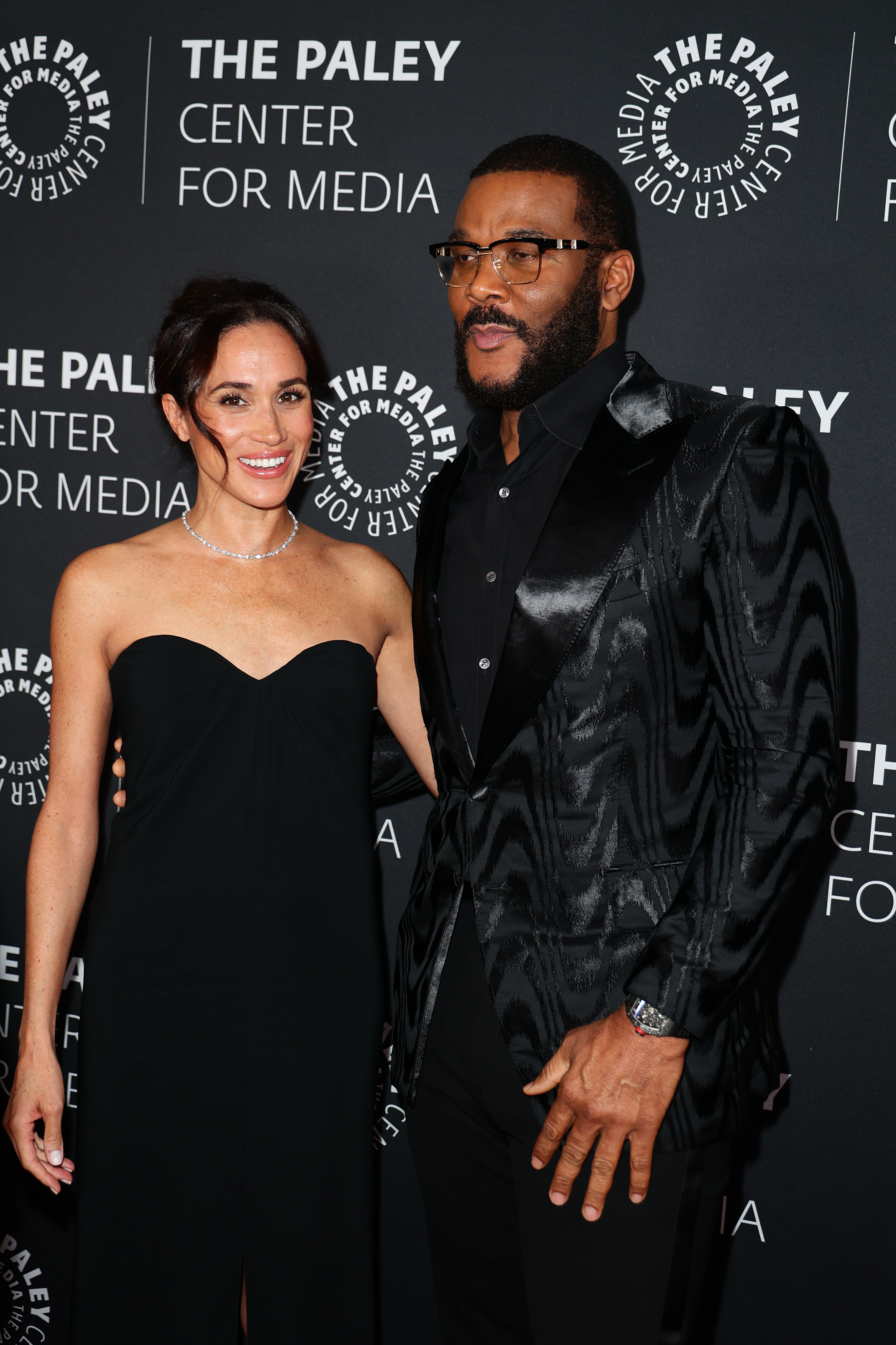 Meghan Markle und Tyler Perry bei der The Paley Honors Fall Gala am 4. Dezember 2024 in Beverly Hills, Kalifornien. | Quelle: Getty Images