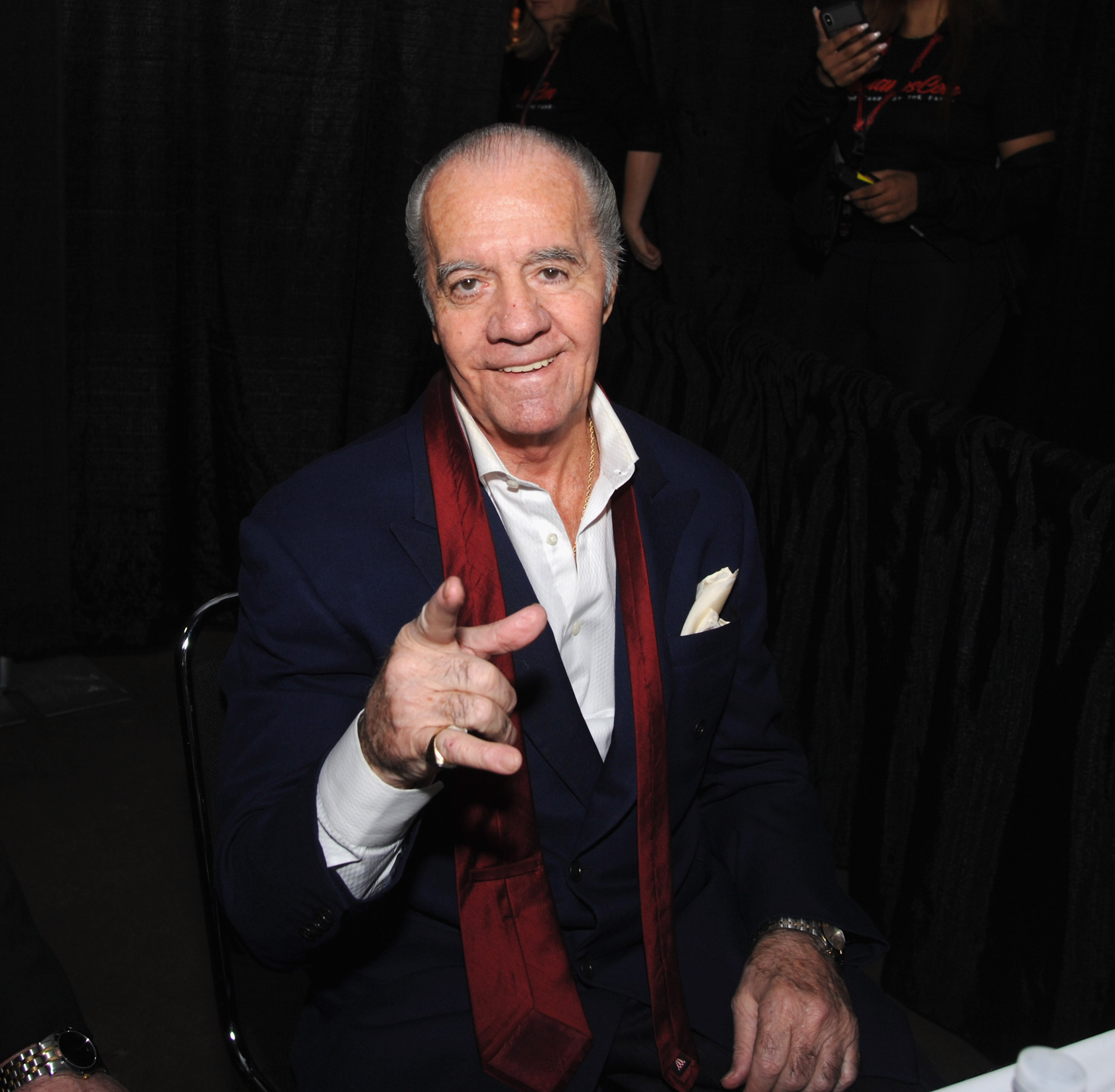 Tony Sirico ist 2022 unerwartet verstorben. Auf diesem Foto ist er am 23. November 2019 bei der SopranosCon im Meadowlands Exposition Center in Secaucus, New Jersey, zu sehen. | Quelle: Getty Images
