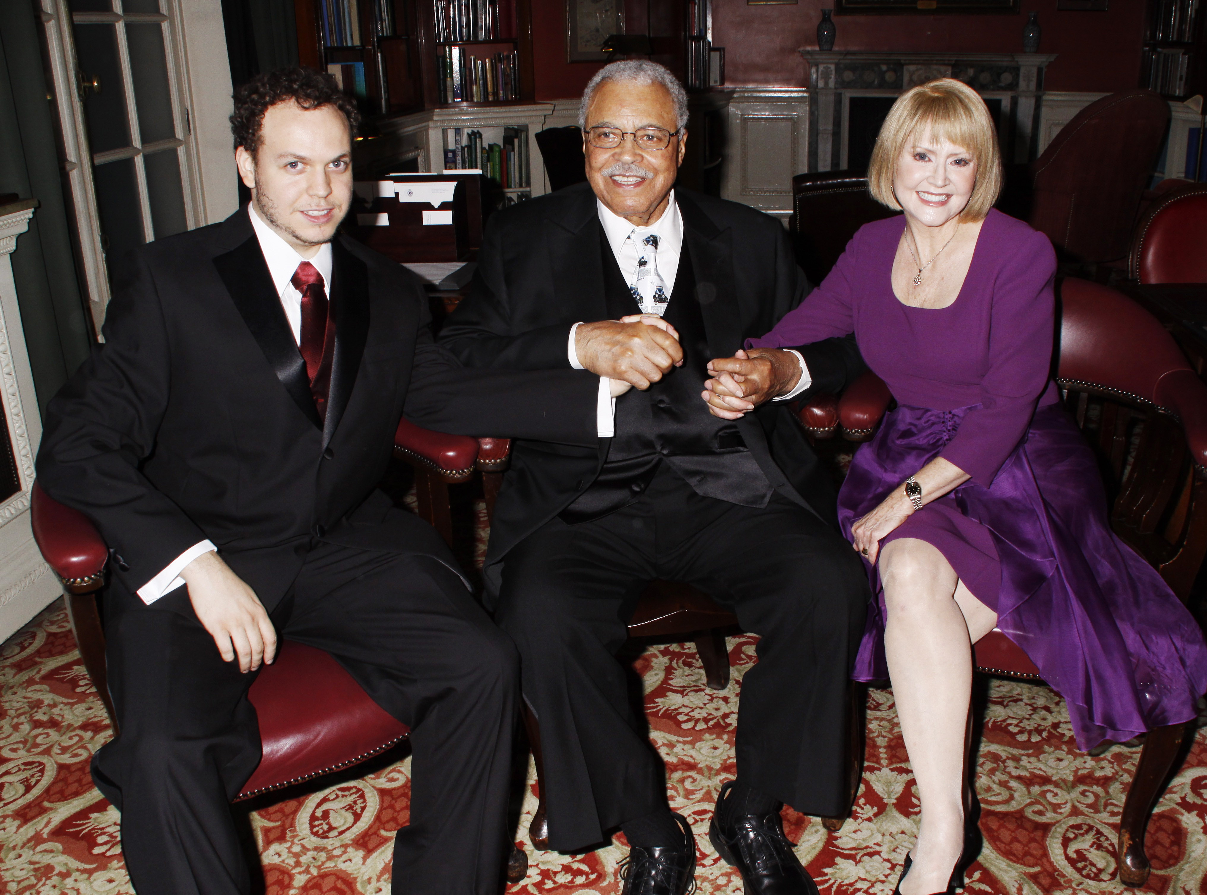 Flynn Earl Jones, James Earl Jones und Cecilia Hart bei der Afterparty zur Eröffnung von "Driving Miss Daisy" im RAC Club am 5. Oktober 2011 in London, England. | Quelle: Getty Images