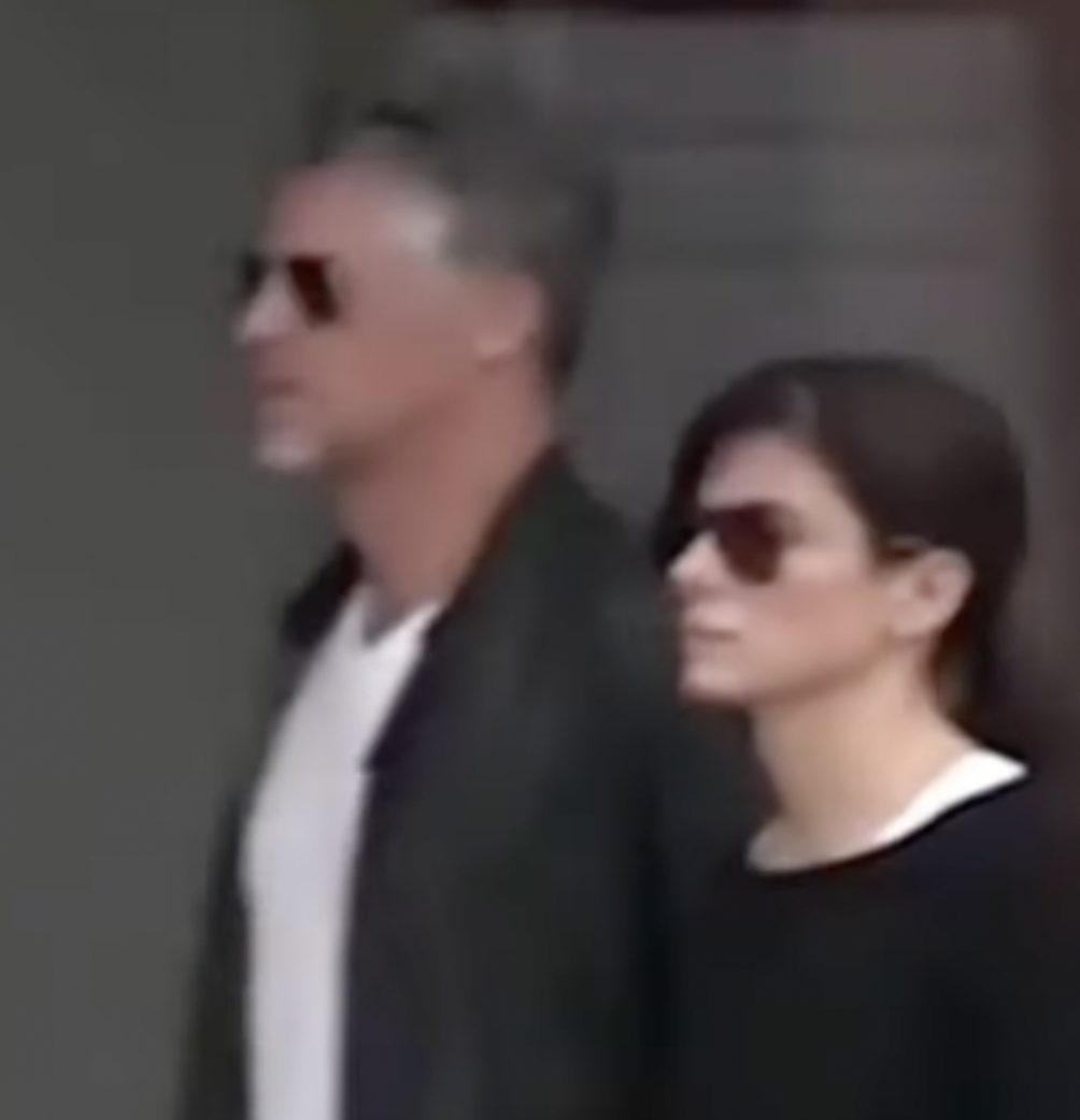 Sandra Bullock und Bryan Randall, 2020 | Quelle: youtube.com/@UStonight