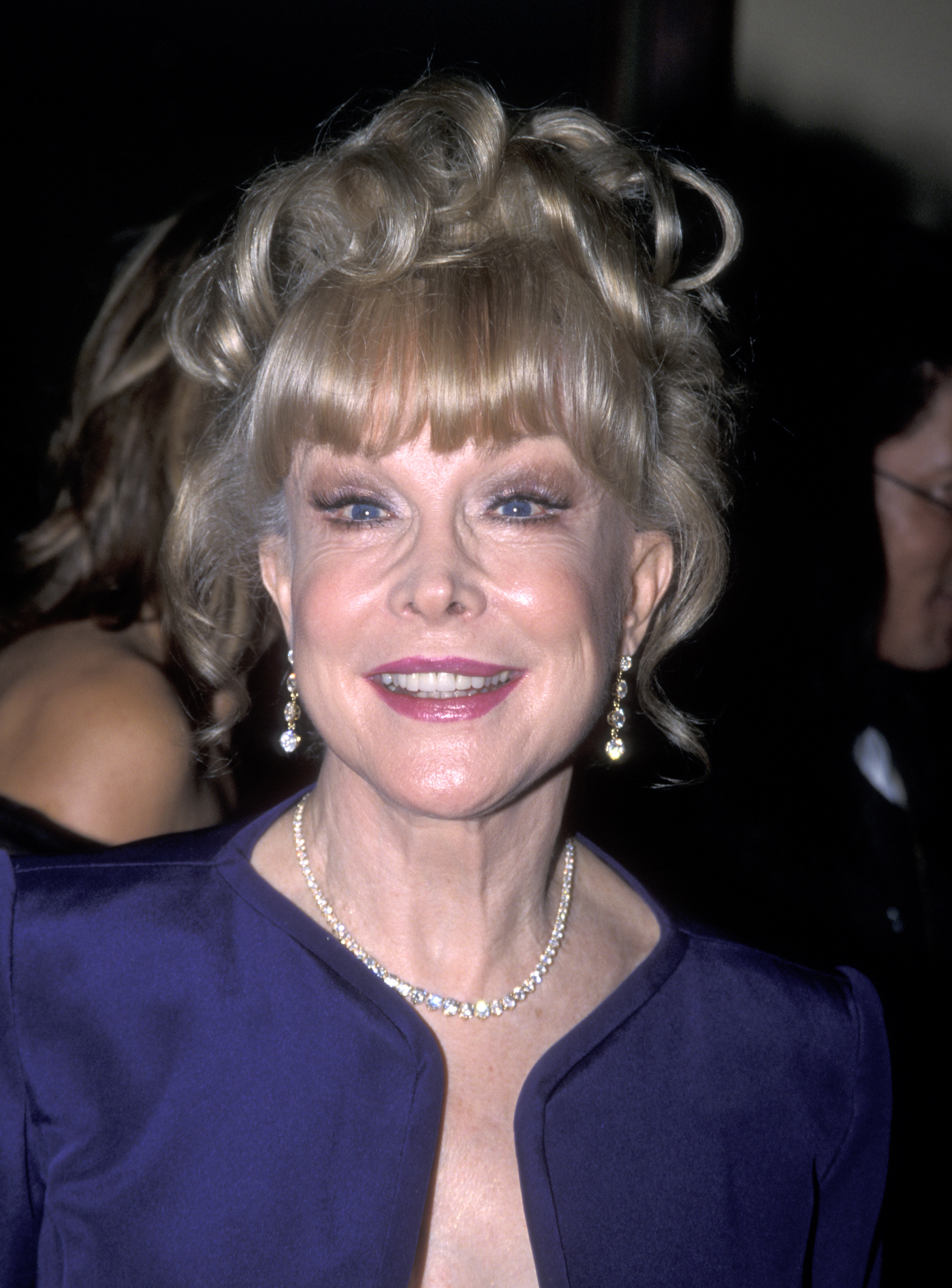 Barbara Eden besucht den 45. jährlichen Thalians Ball zu Ehren von Mary Tyler Moore am 7. Oktober 2000 in Los Angeles, Kalifornien. | Quelle: Getty Images