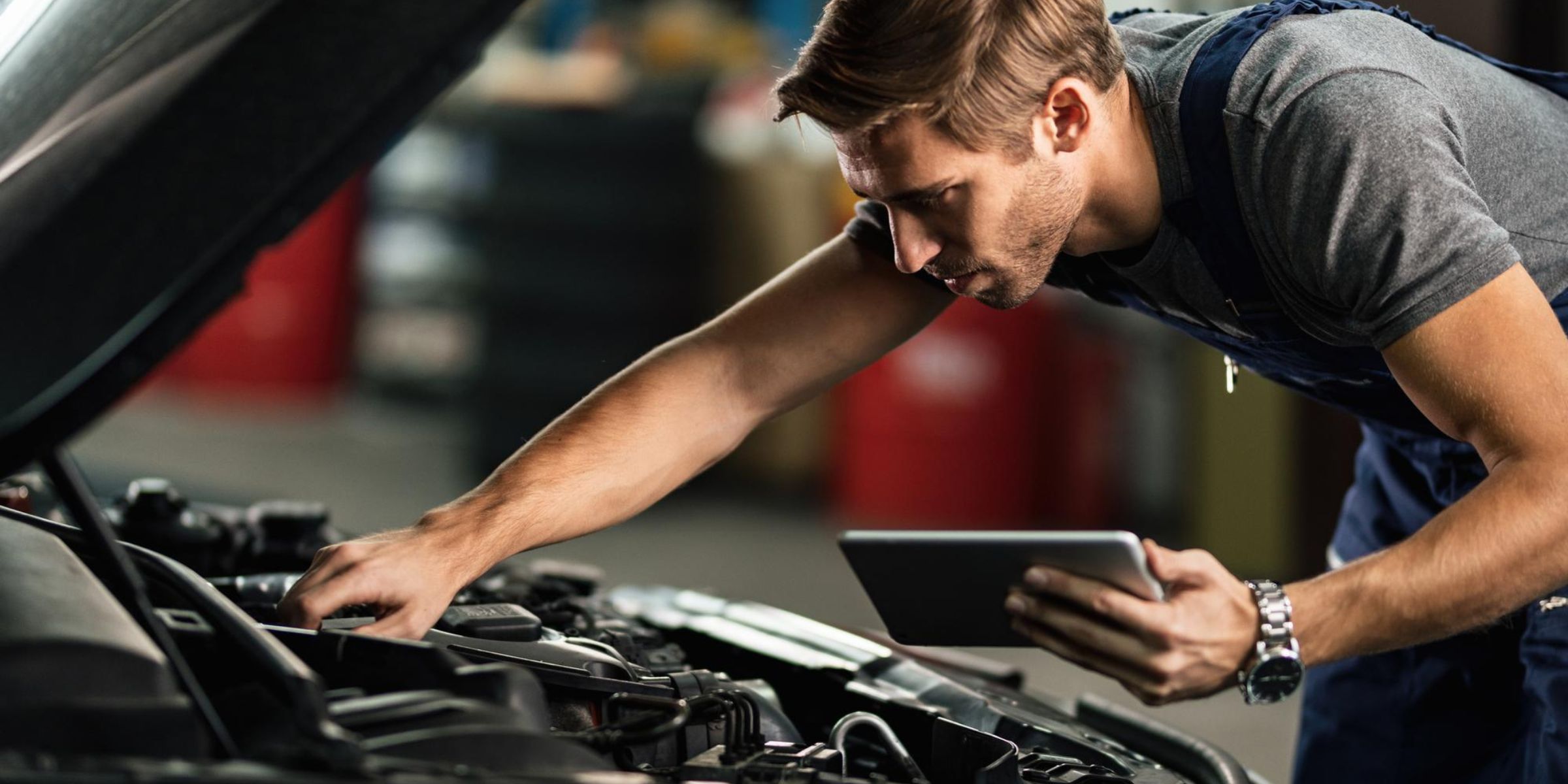 Ein Automechaniker | Quelle: Magnific
