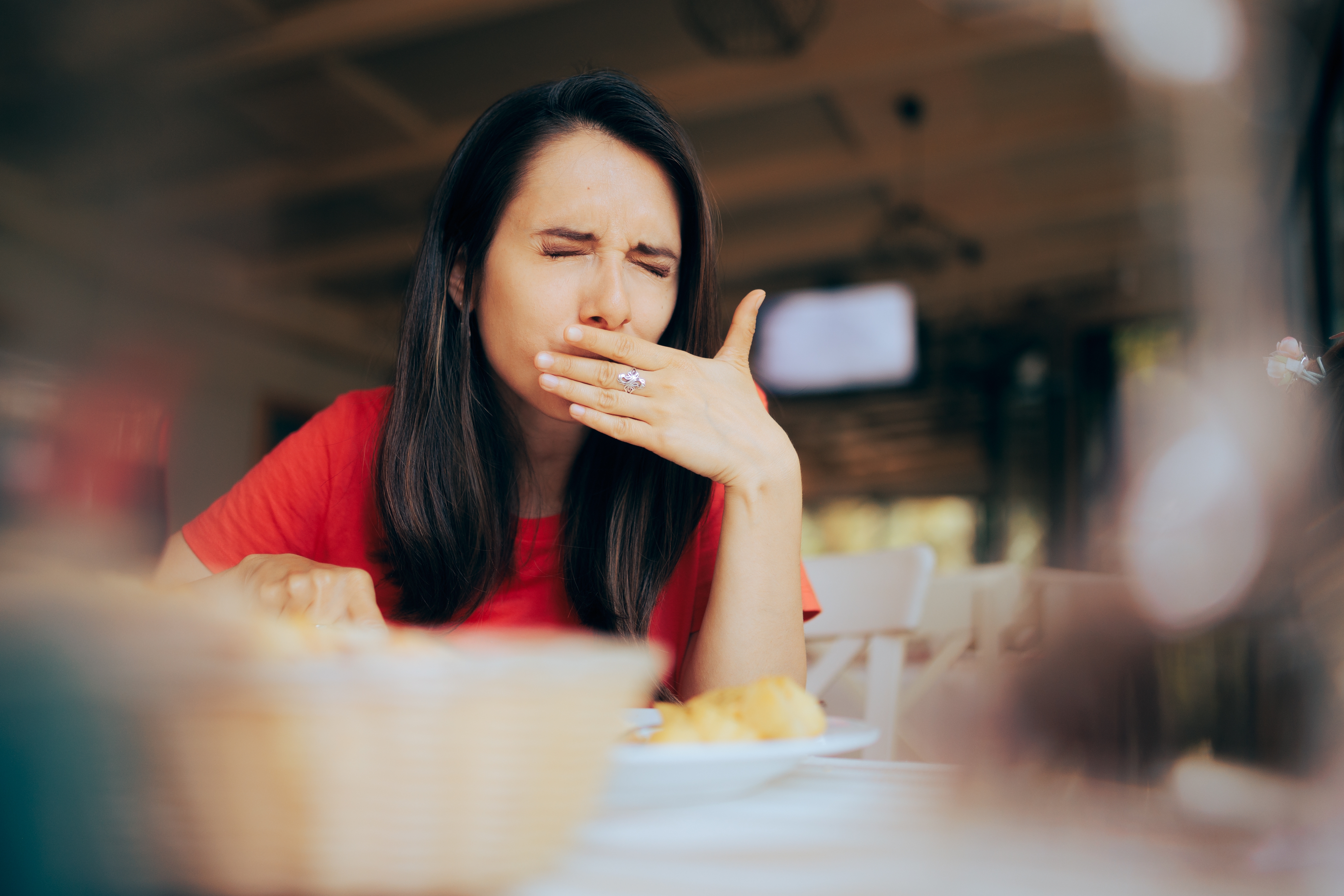 Frau mag kein Essen | Shutterstock