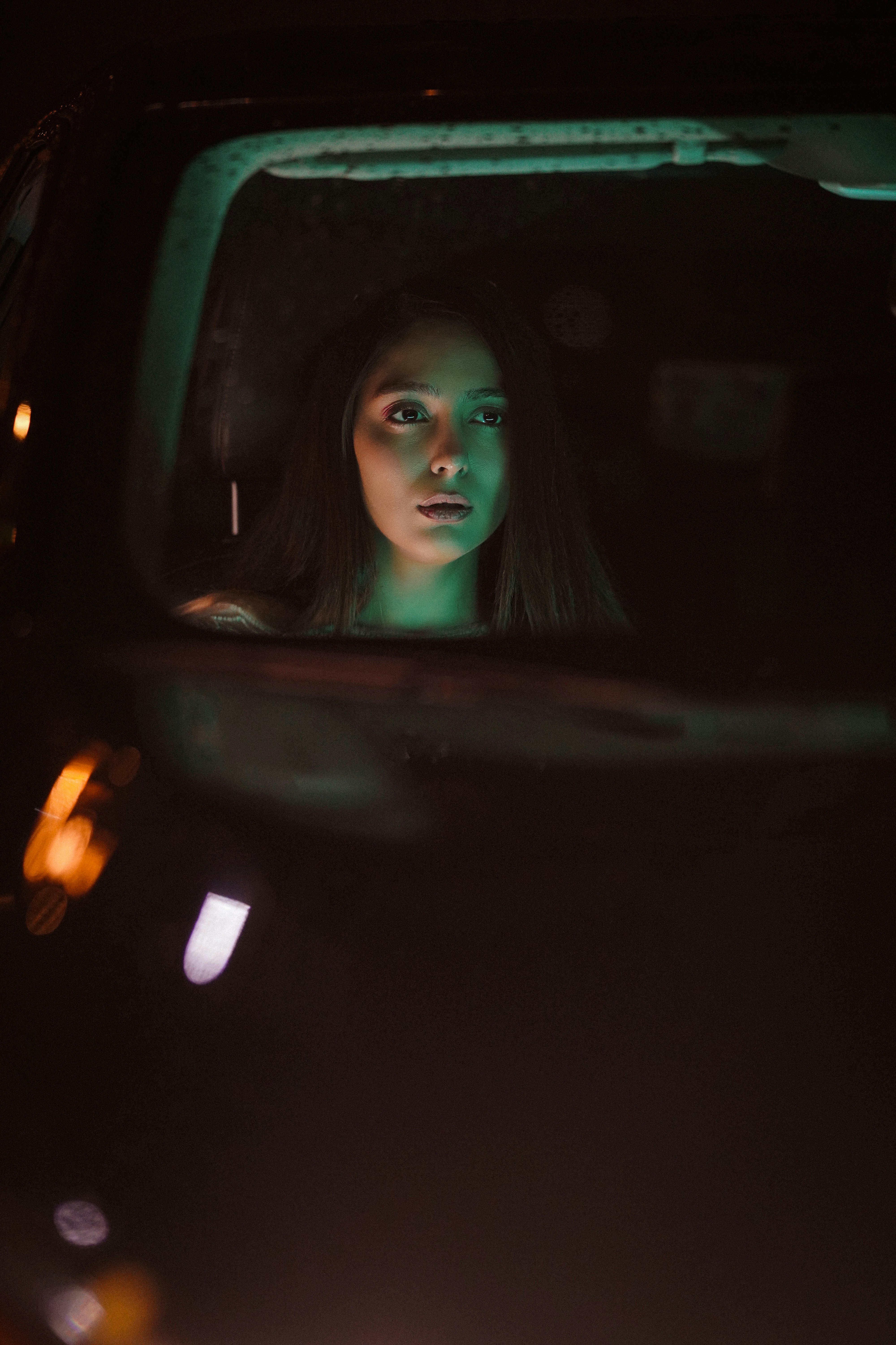 Eine Frau in einem Auto | Quelle: Unsplash