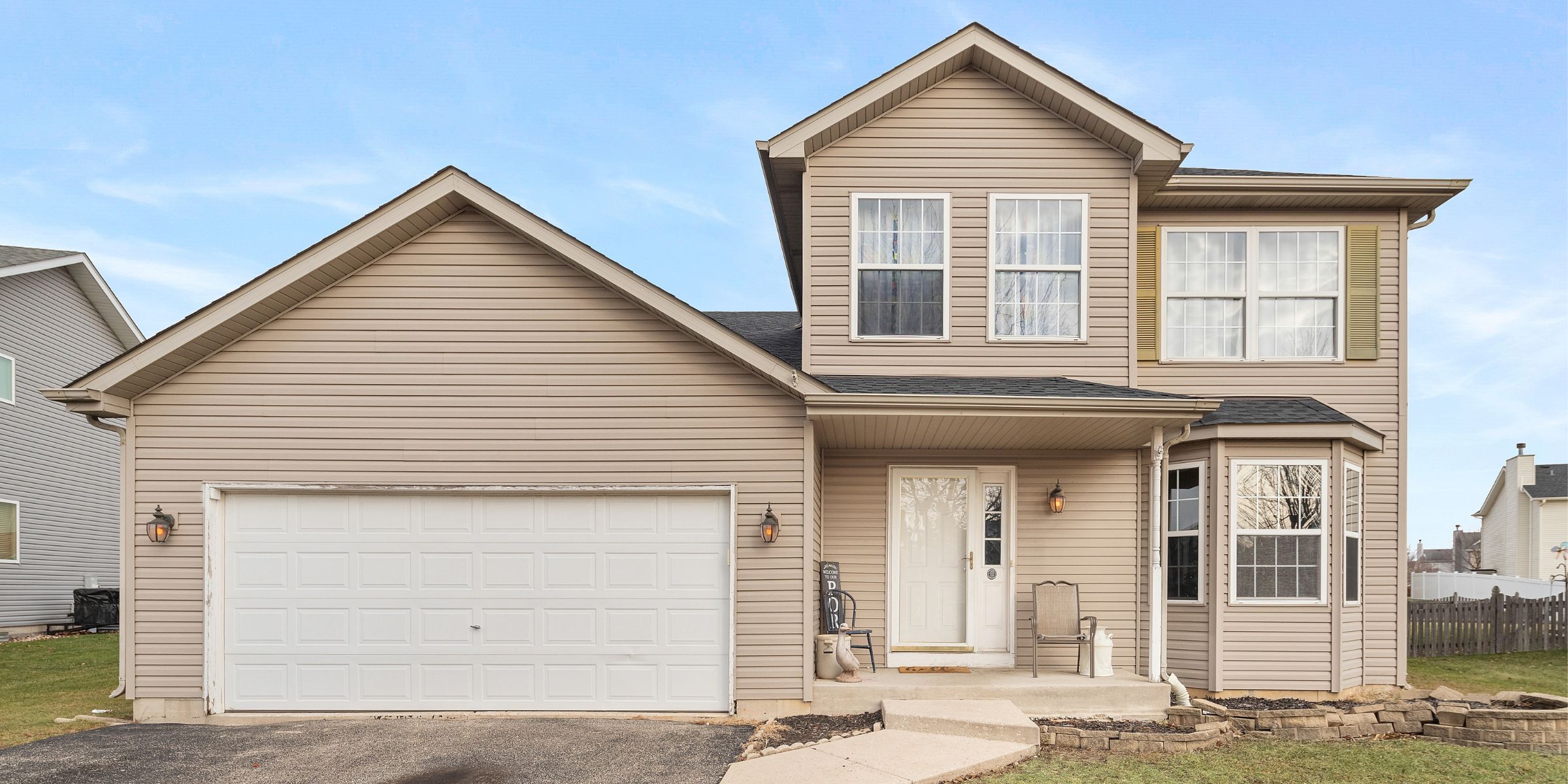 Ein zweistöckiges Haus | Quelle: Shutterstock