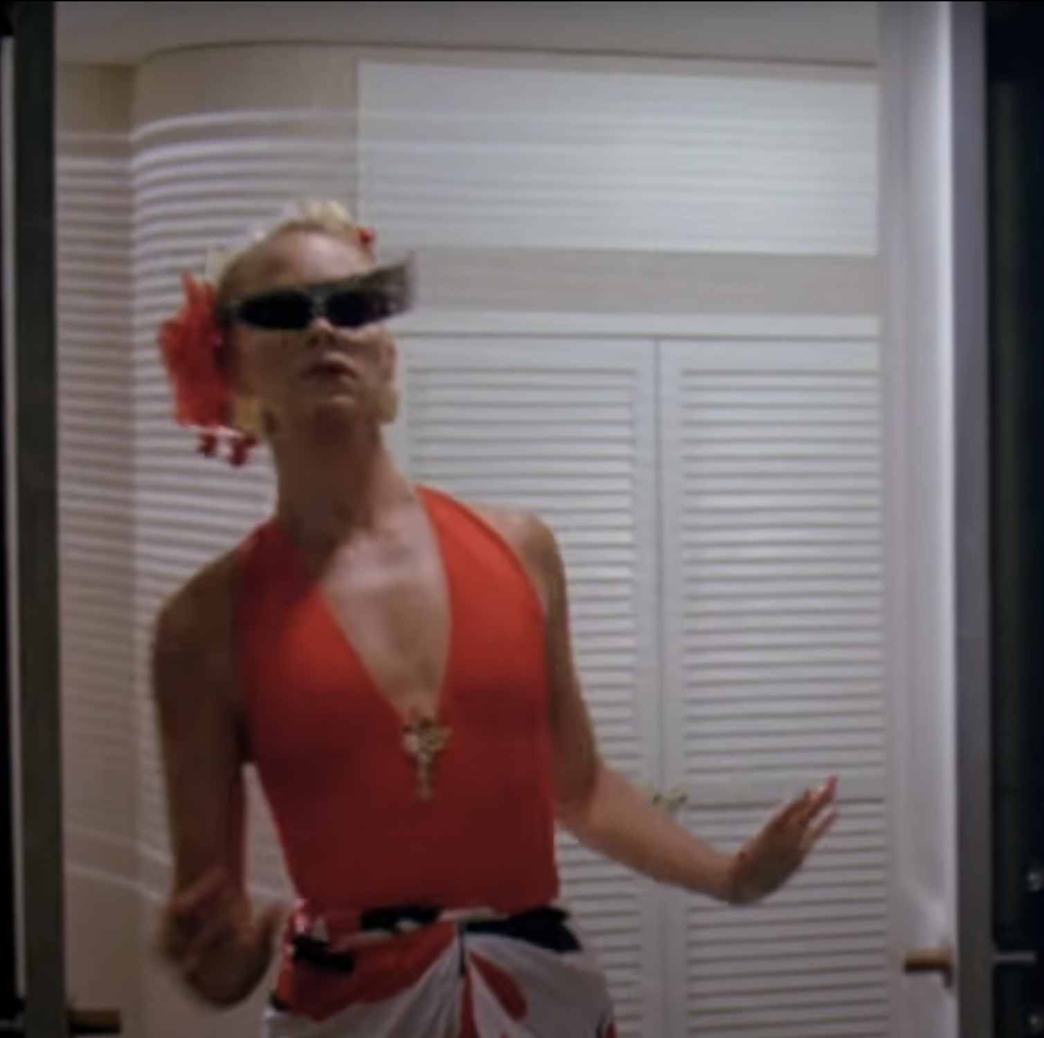Goldie Hawn in "Overboard" im Jahr 1987 | Quelle: Youtube.com/Rotten Tomatoes Classic Trailers