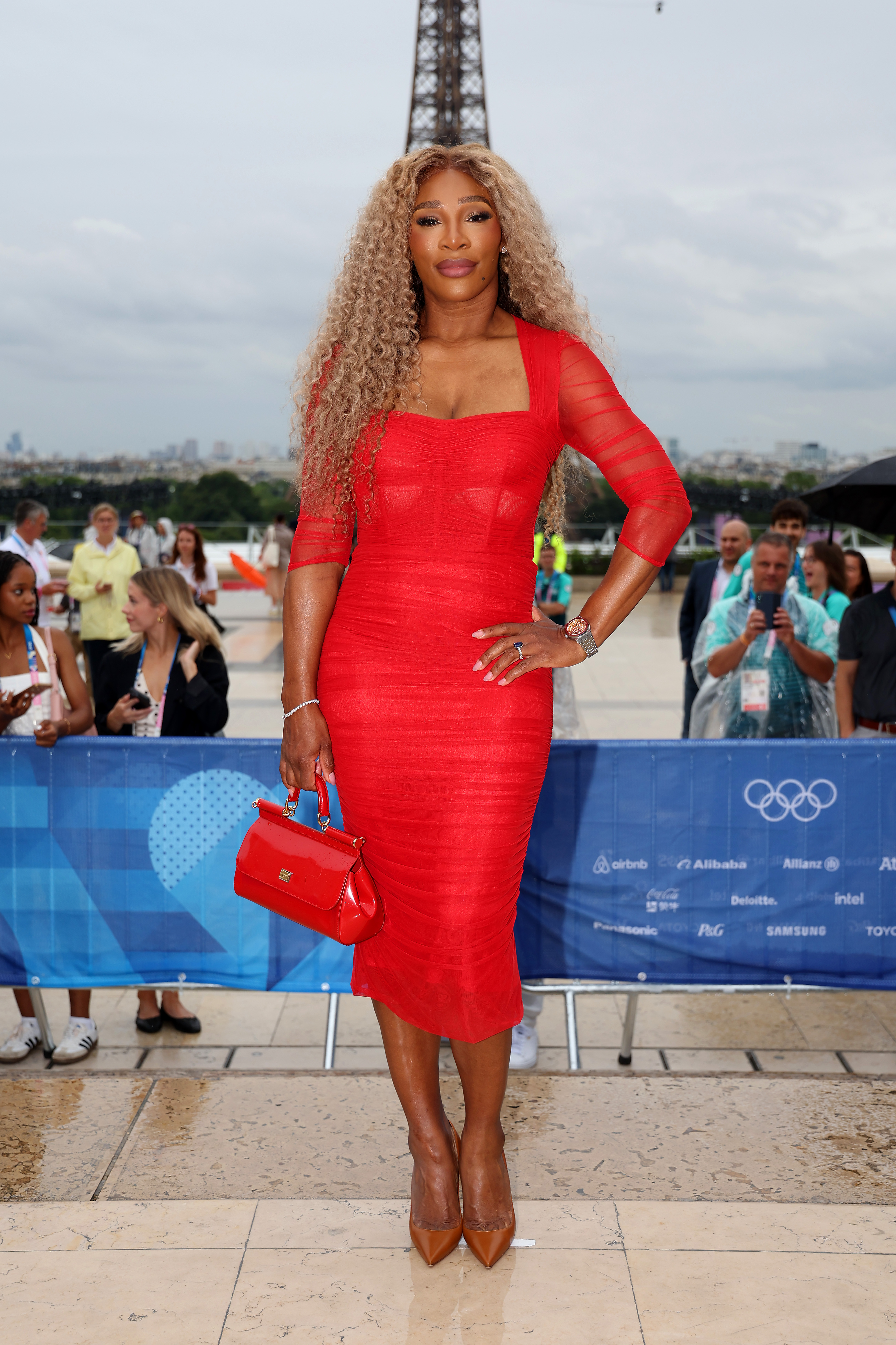 Serena Williams erscheint auf dem roten Teppich vor der Eröffnungsfeier der Olympischen Spiele Paris 2024 am 26. Juli 2024 in Paris, Frankreich. | Quelle: Getty Images