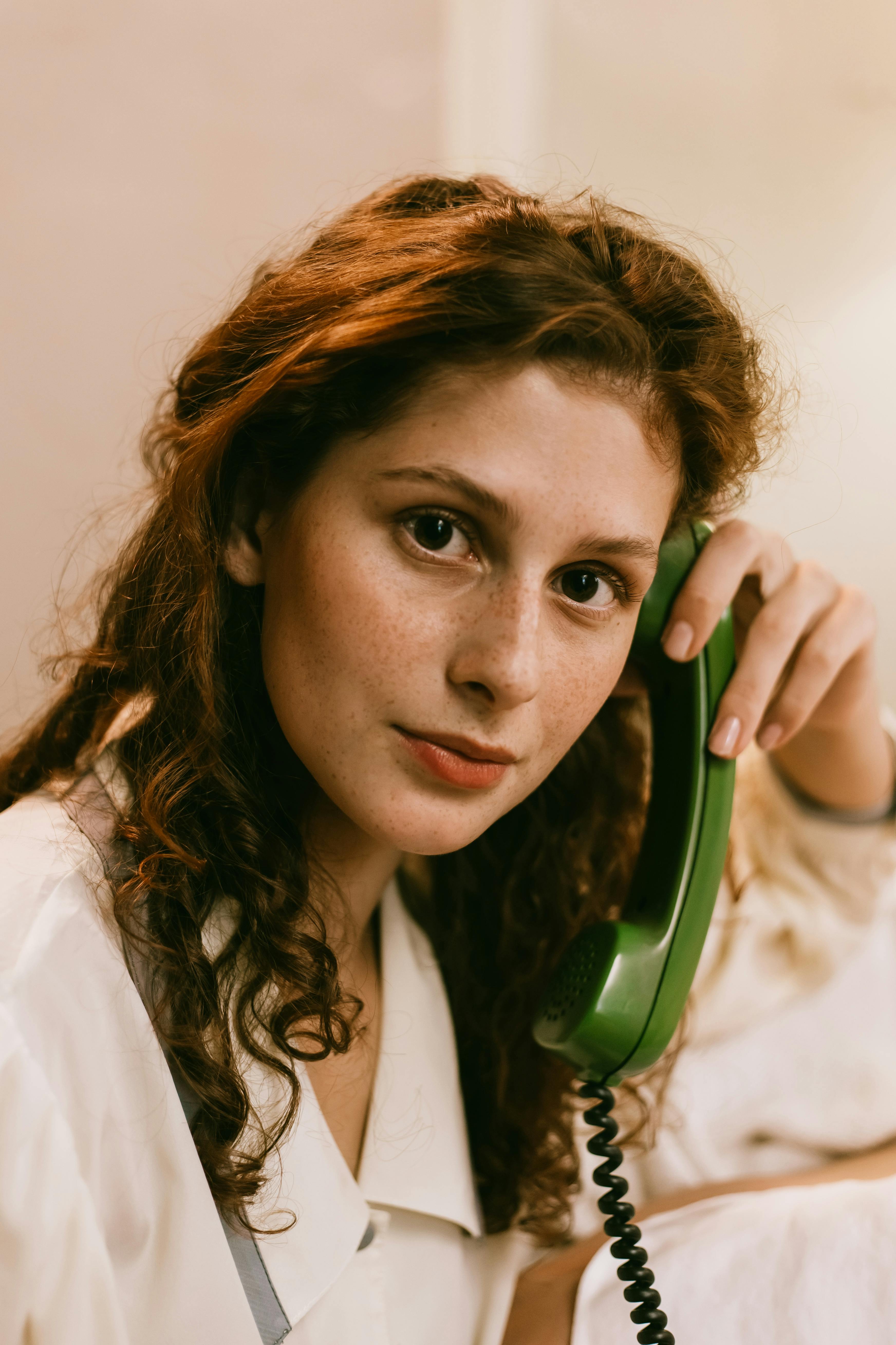 Eine Frau bei einem Anruf | Quelle: Pexels